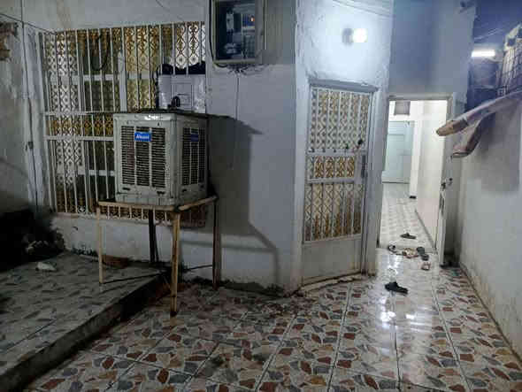 الدار للبيع المساحه 100متر سعر مناسب ب 32 طابو زراعي سند 25 الموقع حي السجاد على بزل 
يتكون من غرفه نوم وستقبال وصاله ومطبخ مجمع صحي خارجي بناء بلوك السقف شيلمان 
أي استفسار إتصال على الرقم التالي واتساب ***********
أو مراجعة مكتب ابو زهراء التميمي شارع المواكب مقابل حسينية الخزرج
