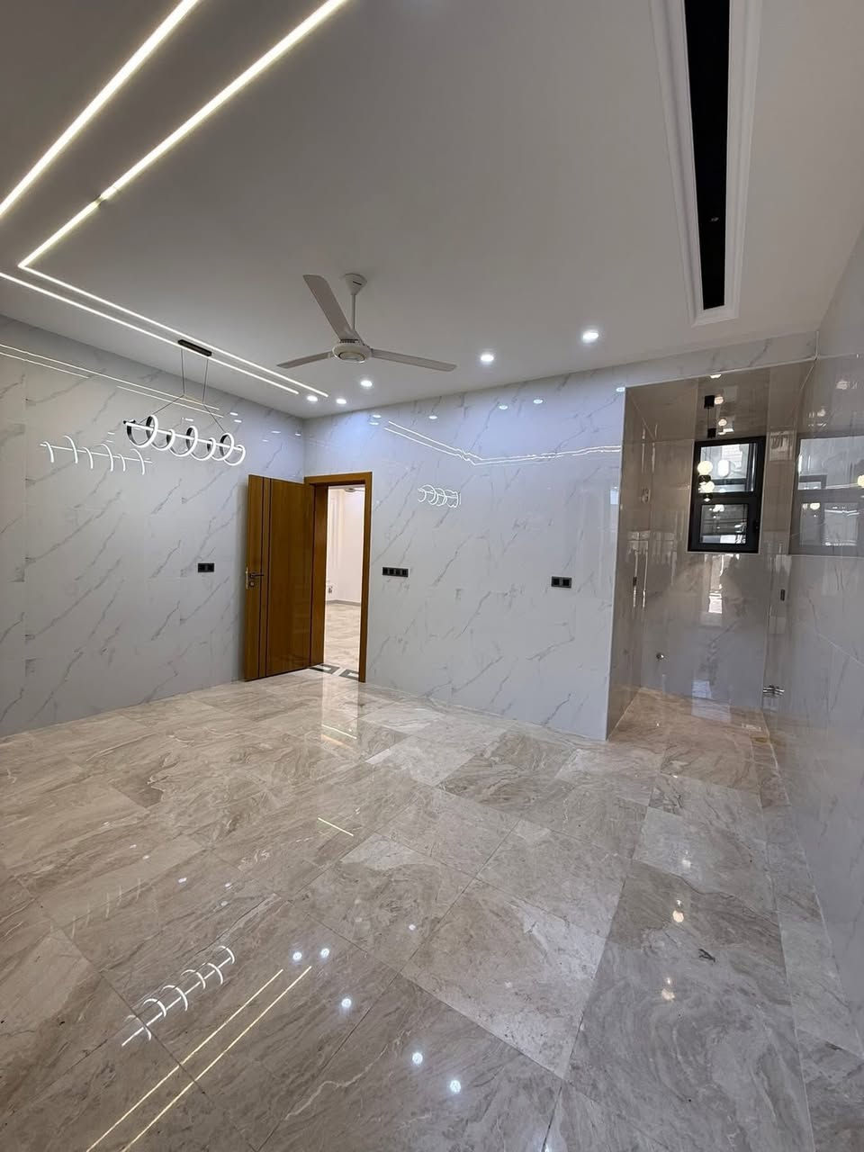 هذه البيت قنبله السلام يعني فول مواصفات و موقعه كلش راقي تابع التفاصيل 

بيت🏡 مساحه 200م حي السلام  في النجف للبيع 

الموقع 📍 حي السلام شارع 20 قرب منتزه السلام قرب ال 4سايدات  يعني الموقع  كلش راقي 👌

تفاصيل البيت مثل ما تشوفون كدامكم 4 غرف نوم نضام سويت ماستر و الصاله و الشلال و المرمر و الجبس بروفايل البيت مفول حجي يعني بيت العمر 

للاستفسار اكثر عن البيت تواصل ويانه على الرقم و موجود و تابعلي الصفحه حته توصلك كلشي جديد 

￼⁨*********** ارجو متابعه الصفحة ليصلك كل ماهو جديد من عروض #العقارات #عندك_عقار_وتريد_تعرضه_دزه_النا_ولاتشيل_هم***********اهلاوسهلاارجو#اهلا #النجف
