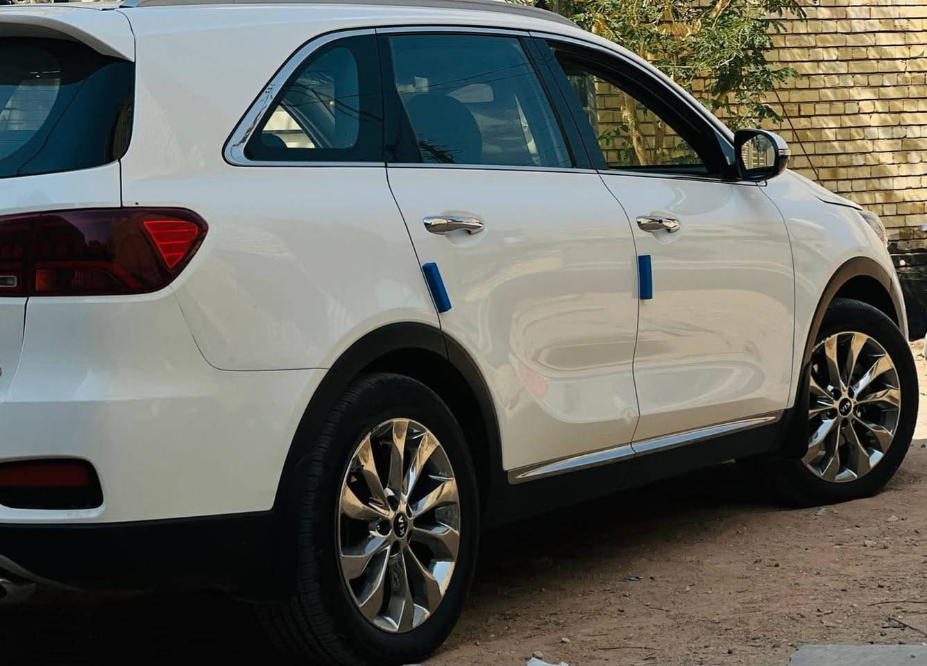 كيا سورنتو  2020 فوول بانوراما

ملاحظة: (مبدل كازكيت) والسياره  ماشية قليل بعدها 61

رقم بغداد دولي سنوية ل ٢٠٣٠

كفاله عامه من الصبغ
 بيها بارد شبر فقط بطرف باب السايق وكلشي واضح بالصور
 والسونار عالخاص.

مواصفات 

1_حجم محرك 6سلندر 

2_تحكم ستيرن 

3_كروز سرعه (تحكم سرعه بالستيرن) 

4_شاشه حجم ٨ وكامره

5_ شاشه ترحيب (((( جي بي إس )))

6_يدات نيكل بلادي 

7 منظومه زنون بلادية 

8_لدات امامي خلفي 

9_علامه سورنتو بالدوسه 

10_مري جانبيه شفط كهربائي 

11_كشنات جلد بلادي الارضيه جلد اصلي 

12_بصمه تشغيل +بصمه ابواب 

13_ أشاره ترحيب باليدات عند الاقتراب 

11_كشنات كهرباء عدد 2 

15_حساسات امامي وخلفي 

16_لايت ثلاث عدسات بلادي 

17_انظمه قيادة عدد 4

18_ 3 قطع تبريد  

19 _سبعه راكب 

20_صندوق كهربائي 

21_عدادالكتروني مو عادي 

22_بانوراما

23_بردات خلفيه بلادي 

24 _جام اتو +حاكيه بلوتوث 

25 _ويل ستيل حجم ١٩

26_شحن واير ليس 

27_ سياره ماشيه 61 الف كيلو 

سياره جديده ربع ماتصرف عليها

تحياتي لكم جميعاً 

 ‭ ‭***********

السعر 255 مكاني كربلاء
