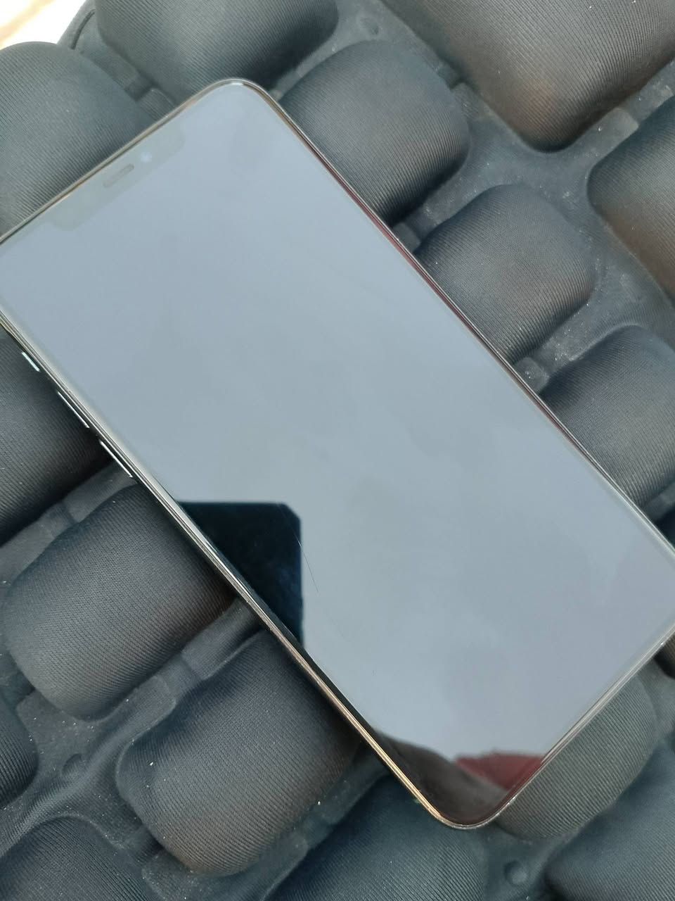 سلام عليكم ايفون 11 برو ماكس ذاكرة 256 جهاز نضيف وتر بروف كلشي ممبدل بي بطارية 78 سعرة 360 الف مكاني بغداد الامين الثانية ***********

