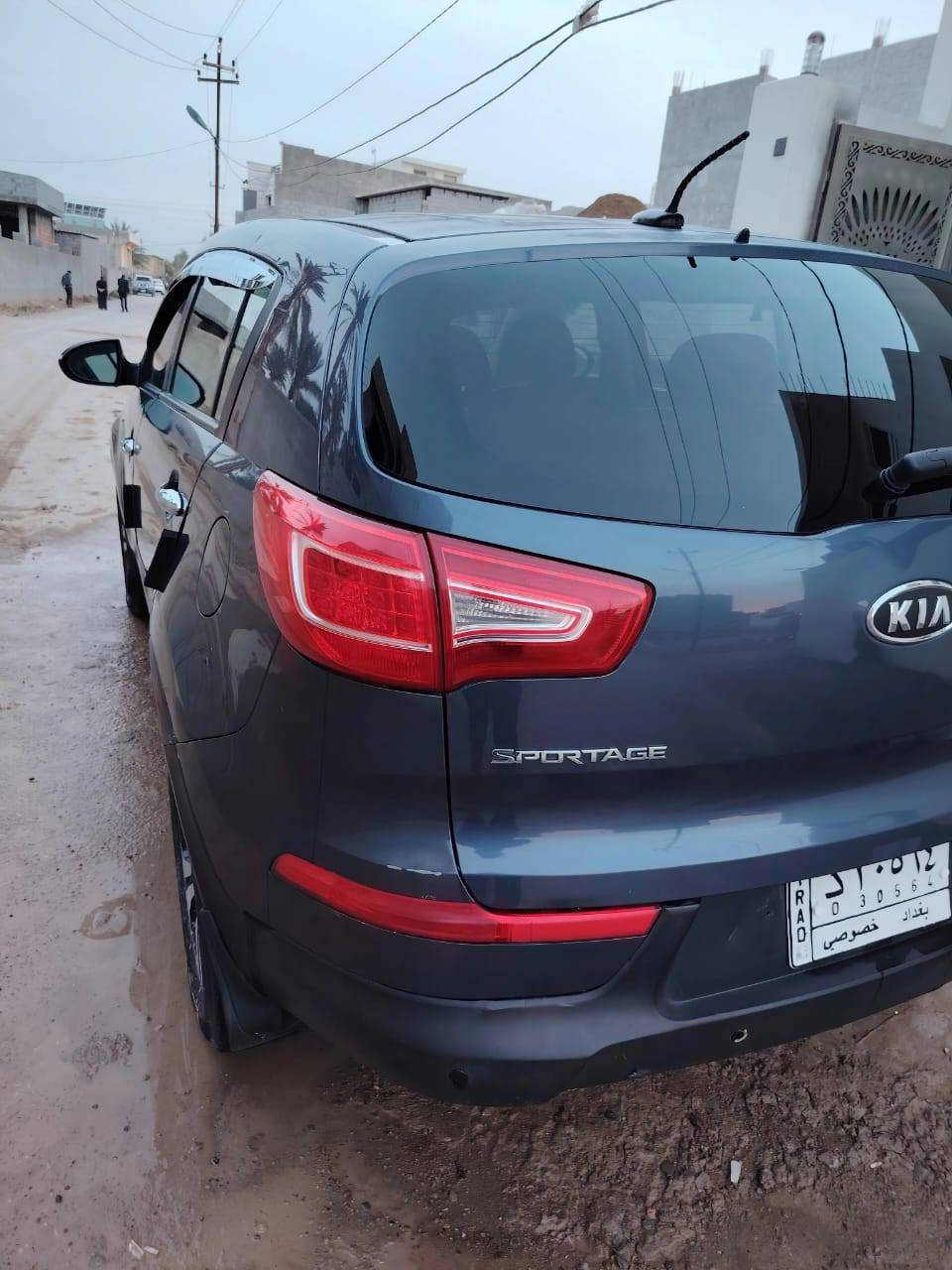 سلام عليكم للبيع فقط كيا سبورتج الموديل 2011 كير محرك خير من الله حجم المحرك 2400 دوش السياره وارد امريكي ضررها باب السايق بيها قطع صبغ ابيع احزام رقم بغداد مشروع وطني شرط التحويل السعر 117 او بيه مجال للاستفسار الاتصال على الرقم ***********
