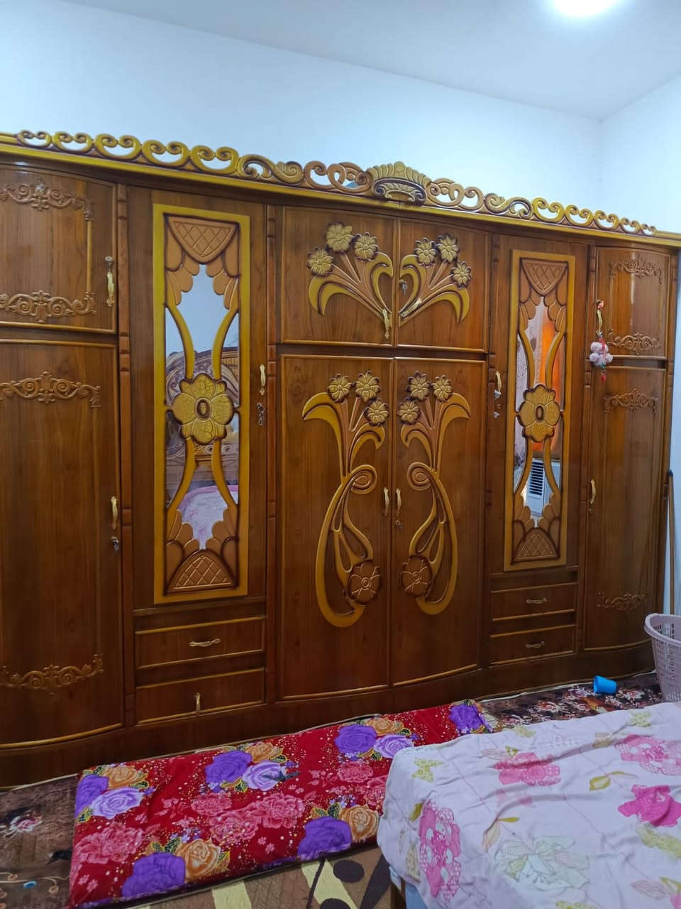 سلام عليكم غرفة نوم للبيع غرفة استخدام 3اشهر غرفة مرتبة او حلوة كلش كنتور او زاوية طابقين او كومدي او جرباية السعر مليون او مية او بيهة مجال للشراي المكان كاطون الرازي الاتصال على الرقم ***********
