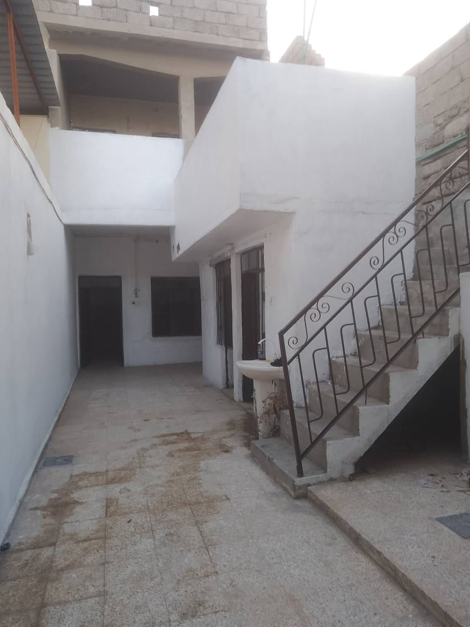 بيت للبيع 100 متر حي الكرامه فرع الحمامات 
تسليم مفتاح مباشر البيت فارغ سعر 65 
***********
