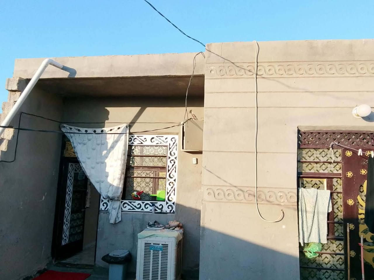 بيت للبيع حي الزيتون خلف العمارات المساحه 210 كلش حلوه يىهم مراوس  مع الفرق او على أقساطد  أو بيع حسب التفاق سند 25سعر 43 ومجال بصيط مرقم كامل***********
