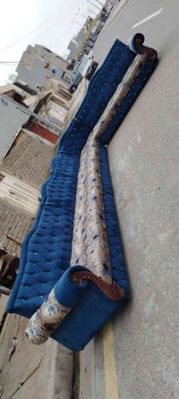 ديوان 9 امتار خشب عراقي نضيف حيل السعر 200الف 07515200152 07744440613