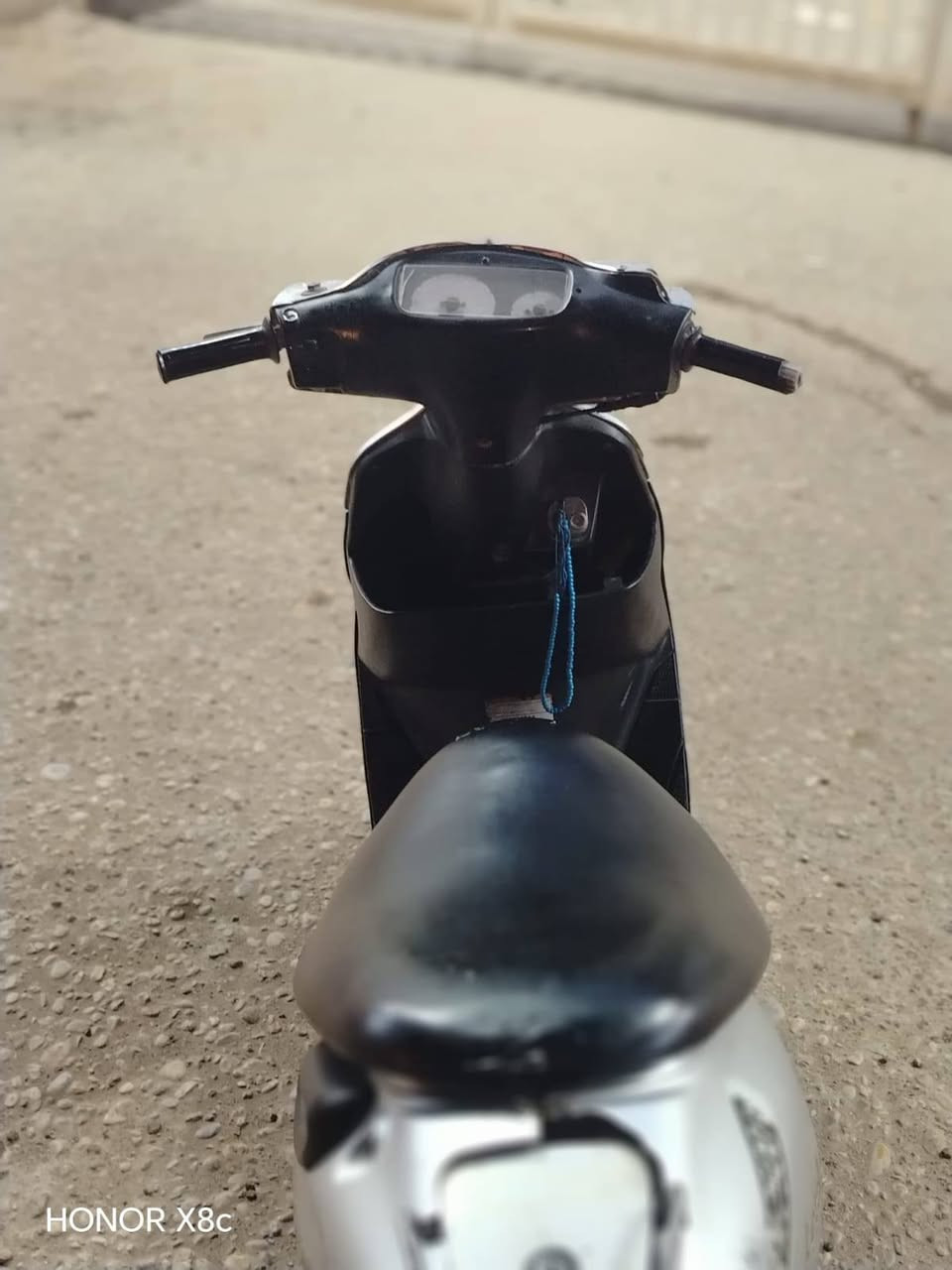 السلام عليكم
دراجه سازوكي حلوه لون رصاصي الدراجه ناعمه ما مفتوحه أوراق اصولي الدراجه بلادي كابريتر اصلي عقل اصلي كفرات اصلي كلها على لبلاد سلف شغال عوزه باتري لايت بك لايت كلها شغاله السعر 200 وبيها مجال مكاني ميسان حي الجامعه الرقم الهاتف *********** اتصل وتدلل جوه السوك
