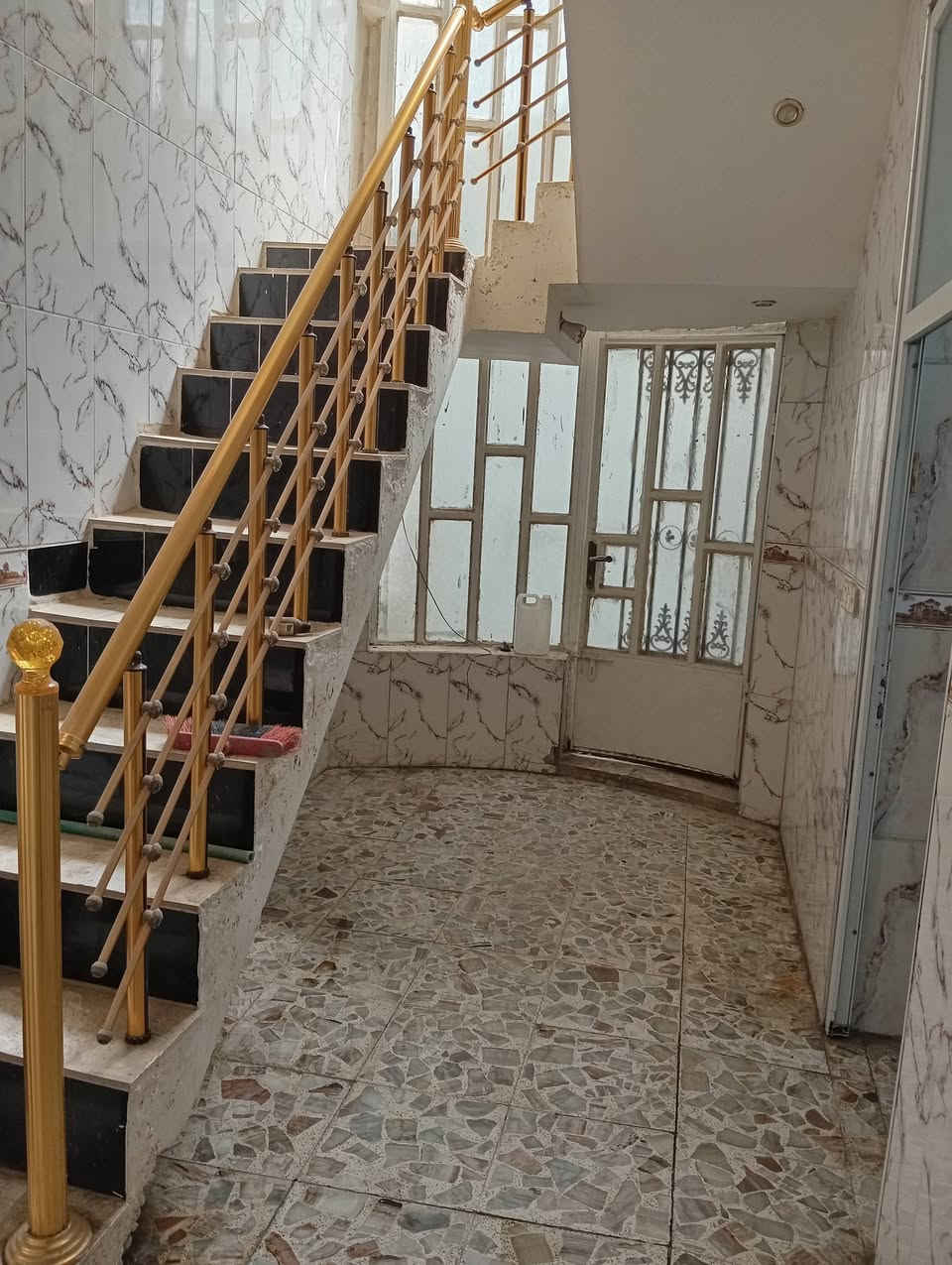 للبيع بيت زراعي 100 متر مربع 10*10 منطقة ضياء الحلفي شارع المصرف البلديات فرع أسواق فراولة 🍓 طابق واحد وفوق غرف سندويج السعر 115 البيت فارغ للاستفسار *********** وات ساب موجود
