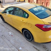 عندي كيا فورتي  امريكي حادثها  باب الخلف سائق مبدل بدون دواخل موديل 20...