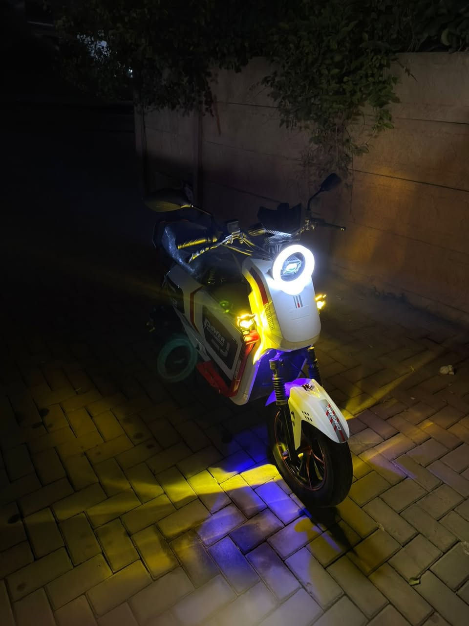 السلام عليكم دراجة شحن للبيع اسمها تو تو to2 الدراجة جديدة ما بيها نقص خمس بطاريات دبل 33 أمبير سرعتها 109 الحقيقي 80 بيها نضام R ترجع ليورة بيها صندوك واسع الملف 1800 تايرها الجبير الحجم 12/90/90 درع أمامي وخلفي وبيها حاضنة أكواب كشن دبل أحدث إصدار شركة كوشينج تمشي 45 كيلو سعرها 675وبيها مجال مكاني كركوك


**إذا كنت صاحب هذا الإعلان وتريد حذفه لأي سبب، رجاءا أرسل رسالة إلى الدعم الفني**