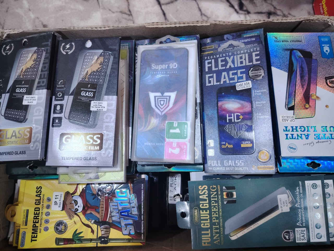 تعزيله محل كامله ما اتناقش ع السعر تعال قيهمن باليرضي الله  ، بيهن ماركات وبيهن عاديات
عندي بعد فيديو  للكهربائيات طب خاص شوفهن يعني فوك هذن
سماعات عاديه عدد ٢٤٣
سماعات اصليه ٥٩ قطعه
كفرات عاديه593 قطعه
كفرات ماركه 427 قطعه
لواصق 100 نوع اندرويد ١٣ نوع ايفون (كل نوع بي من ٢ الى ٤ لواصق) 
الايبادات:لاصق ٢١ قطعه والكفرات ٦ قطع
ماعندي توصيل المكان التنومه *********** البصرة, العراق
