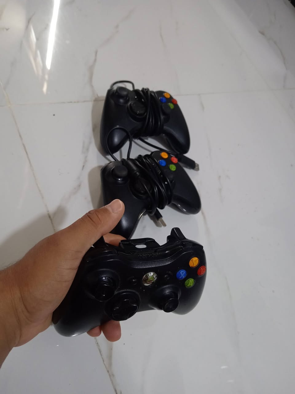 🔥 للبيع Xbox 360 Slim بحالة ممتازة 🔥

✅ الجهاز نظيف جداً ومرتب وغراضه كاملة
✅ وياه 3 جوستكات:
🎮 ثنين واير وحدة فقط كير بيها تعبان 
🎮 وحدة بلوتوث

✅ محولة أصلية ونظيفة
✅ واير HD موجود

🎮 الألعاب الموجودة:
• بيس
• كول أوف ديوتي بلاك أوبس (3 أجزاء)
• فيفا
• وأكثر من 120 لعبة على الهارد 

💰 السعر: 130

📍 المكان: موصل – أيسر تعليم

📞 التواصل خاص أو على الرقم: ***********

