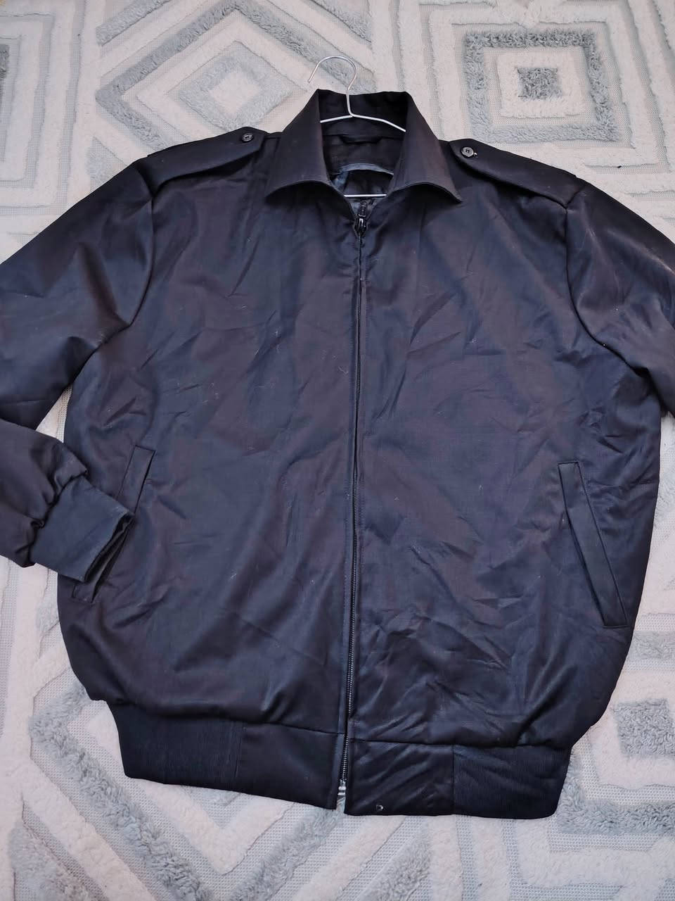 قمصلة رجالي – ب رتبة
وارد: خليجي 
القياس: إكس لارج (XL)
الحالة: نظيفة جدًا / استخدام خفيف
القماش مريح ومناسب للّبس اليومي أو الرسمي

💰 السعر: 20 ألف دينار شامل التوصيل
📦 التوصيل متوفر لجميع المناطق

للاستفسار أو الحجز راسلني خاص ✉️ او *********** واتساب
