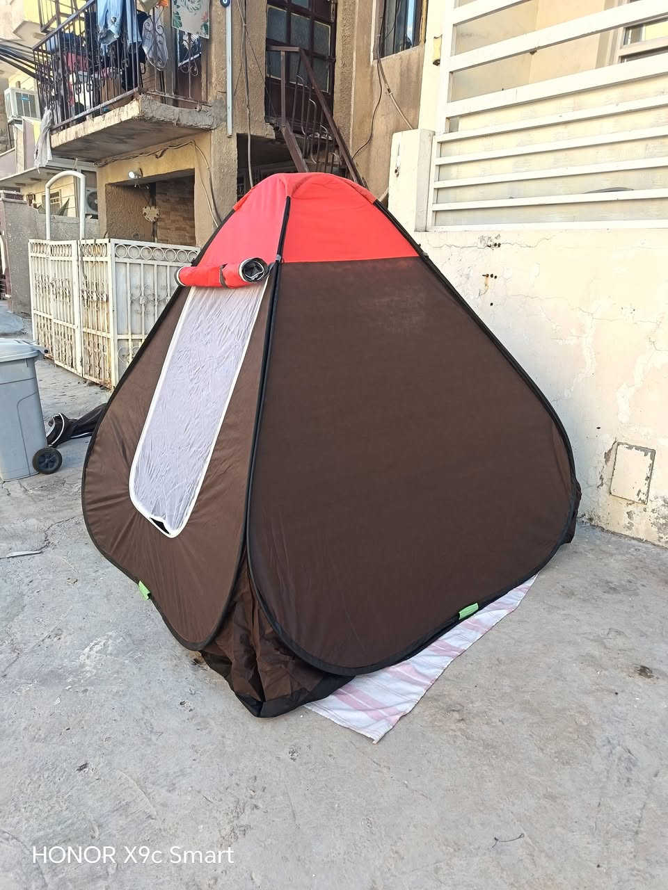 خيمة قياس 2×2 وارتفاع 185 خلي سعرك بمايرضي الله وبالعافيه عليك مكاني بغداد حي القاهرة تلفون *********** او *********** الخطين بيهن واتساب توصيل بغداد فقط 5 او تعال اخدها هلا بيك توصيل محافظات ماعندي اعتذر منكم اخوتي
