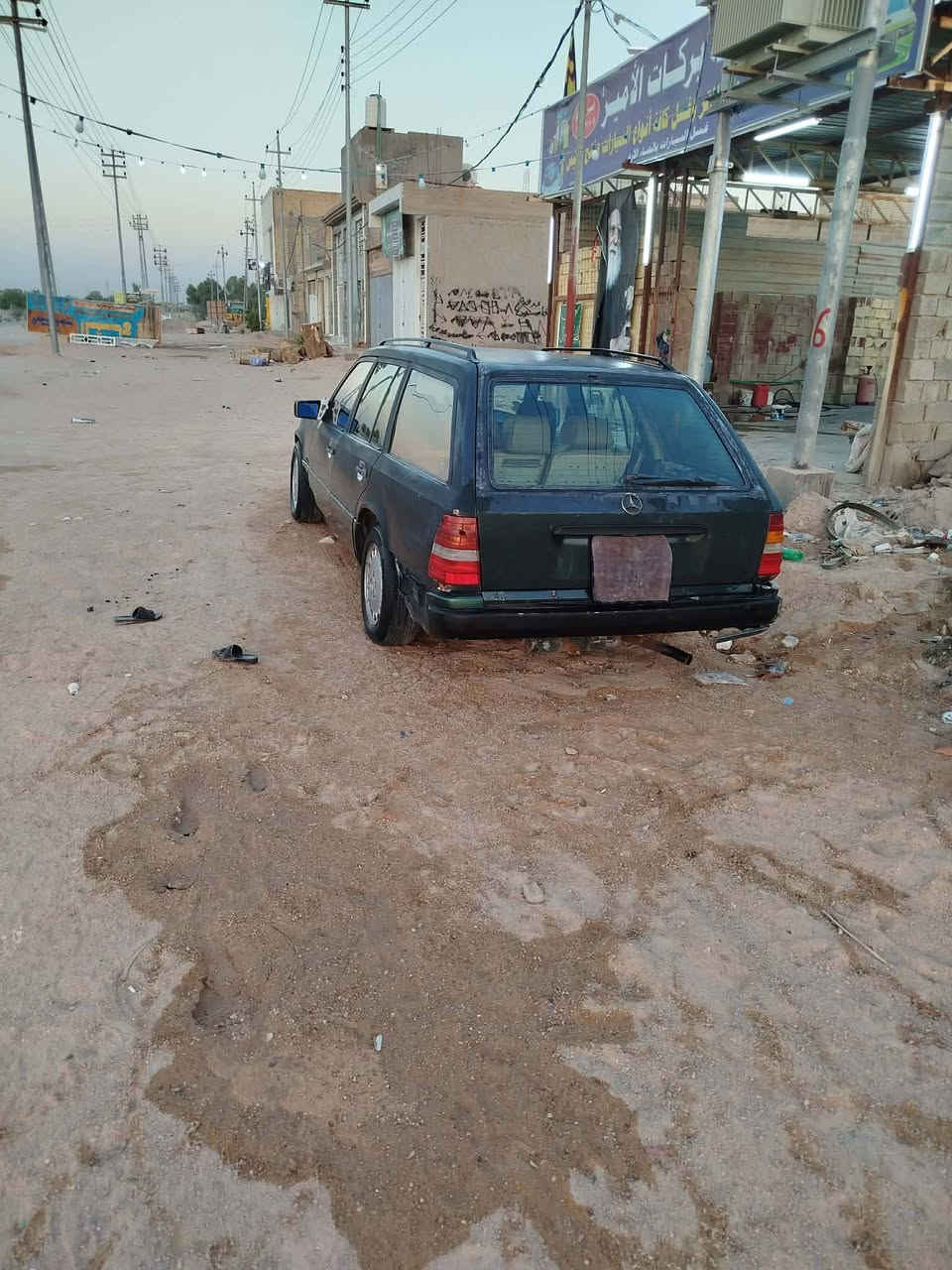 سلام عليكم سياره للبيع  مار سدس دب ستيشن  سيره محور مكينه ثنين ونص كير اس ٩  دواخل جلد حني  تخم تاير صار شهر شاده حداديه  عربانه وره جديده صر شهر من شريتهه حداديه كدام ٧٠  بلميه  تريك وين ما تريد لون زيتوي بلادي جارد رقم  نجف الماني سنويه نافذه من ٢١ السعر ٣٥ وبيه مجال بصيط التواصل  *********** مكان نجف مقابل قريت الغدير عل حولي
