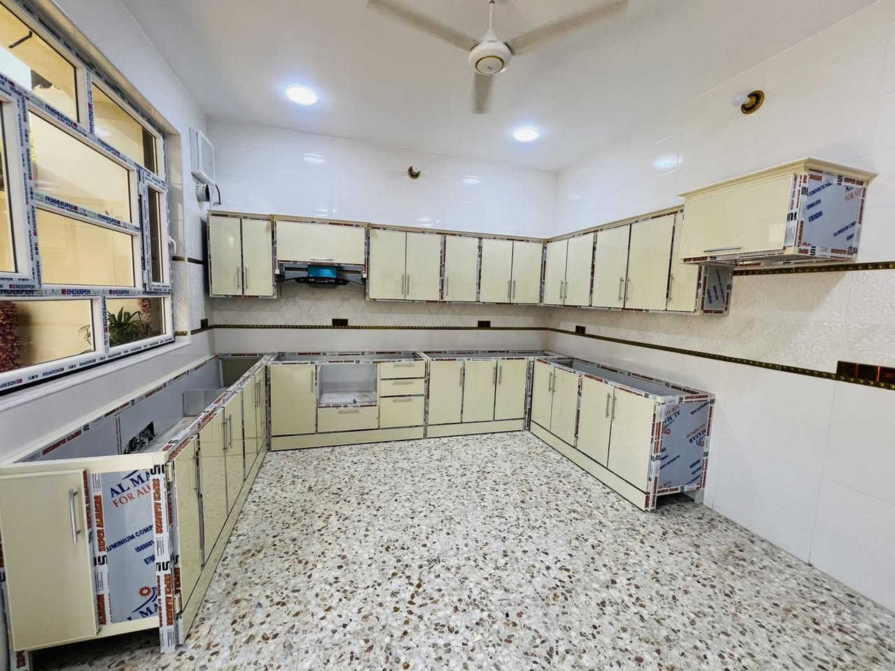 مستمرين في الأعمال اليومية 
عمل اليوم  كاونتر ألمنيوم ومحجر المنيوم في دار الاخ مؤيد الشمري  
 
        الحاج سيد ميثم للألمنيوم 
كاونترات محجرات بيبان شبابيك بكافه الأنواع 
بأدارة :الحاج سيد ميثم بهية   
للتواصل خاص او الاتصال على الارقام التالية
☎️(***********)
☎️(***********)
