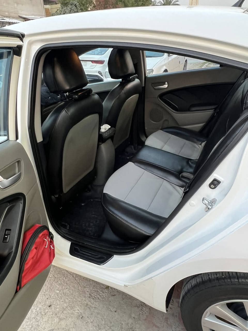 السلام عليكم سيراتو للبيع 2016
مواصفات 
محرك 2.0
سلايت
اشاير بالمري ومري شفط
تحكم استيرن 
حساسات 
كاميرا وشاشة صغيره 
تغليف جام عازل حراري 
تغليف ارضيه وجنطه جلد 
سونارات اثنين بيها 
كتلوكات الشركة بيها 
للاستفسار ***********
المكان /بغداد حي الجامعة 
السعر / 143 بيها مجال
