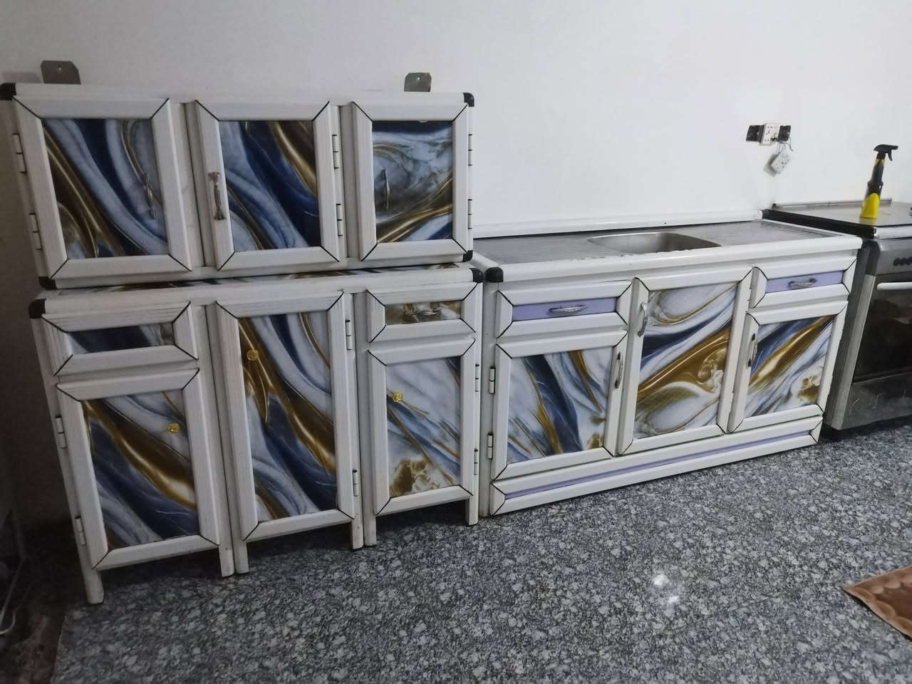 كاونتر ٣ قطع. السعر ١٦٥. نهايته
المكان ابو. غريب الناحييه موجود توصيل بكروه 

***********
