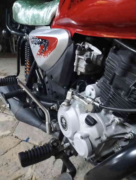 يالله سلام عليكم 
للبيع دراجة بوكسر جديدة 
موديل 2023 
مرقم ديالى شرط تحويل 
مكفول كفاله عامه 
مكينة لا تنقيص ولا تبخير ولا نضوح فول نعومه 
دسكات  اماميه جديد بنز خلي جديد 
دراجة مو مال دلفري
استخدام شخصي
 تاير خلفي جديد جديد
مكان بغداد 
0784684261 بي واتساب 
***********
السعر 2700و بيه مجال قليل
