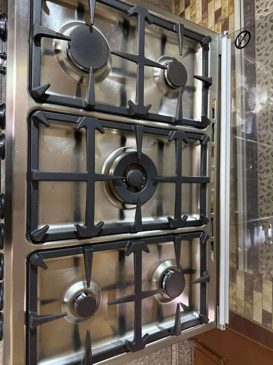 للبيع طباخ الماني نظيف جدا كل العيون تشتغل سعره ٢٥٠ وبي مجال مكاني بغداد للتواصل ***********
