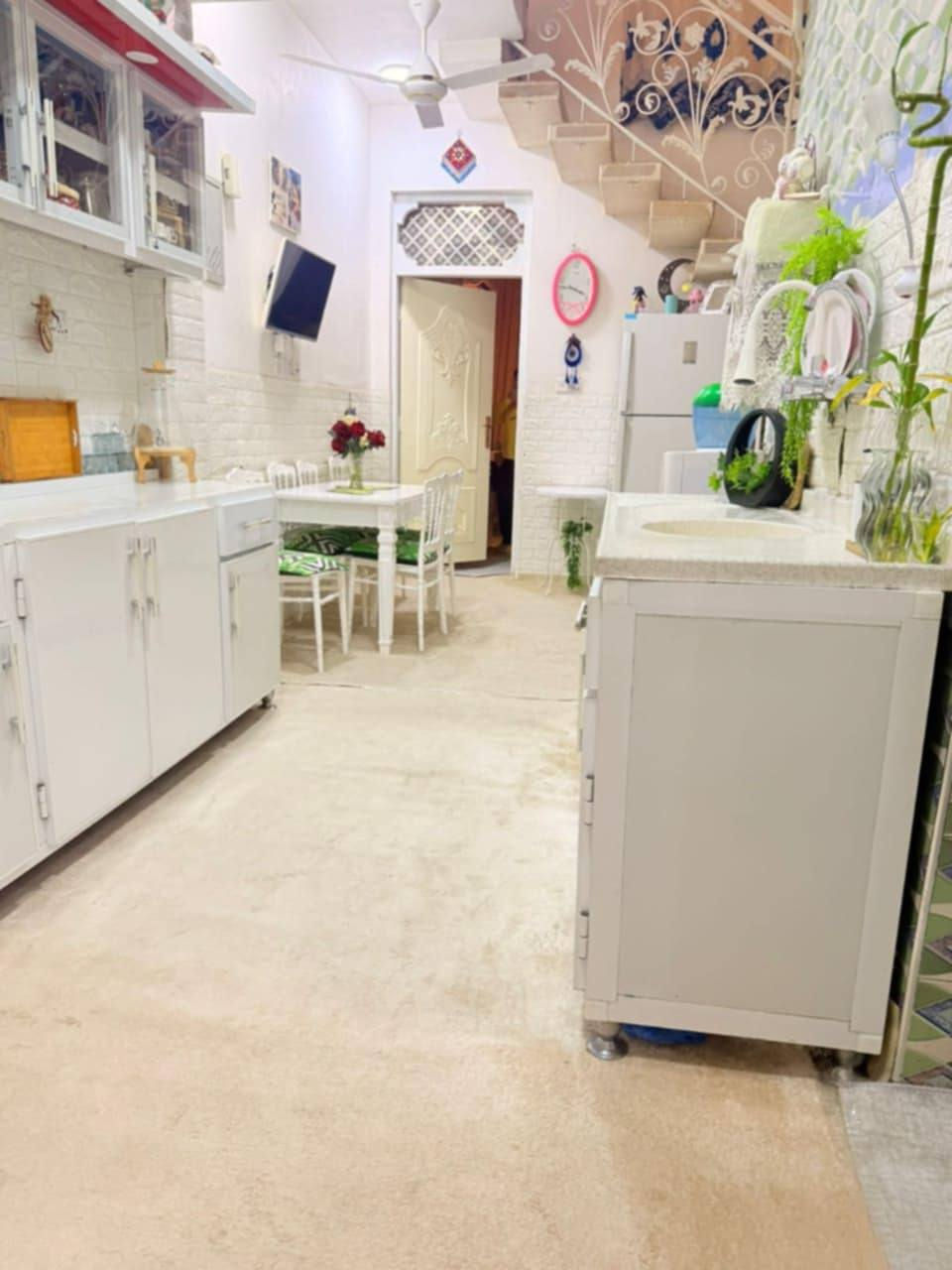 سلام عليكم 
بيت للبيع 100 متر طابو صرف زراعي باسمي حصرا  
غرفه نوم  وصاله ومطبخ  وهول 
وبيتونه فوك  
 العنوان شارع الحسينيه  عرض شارع 6 متر ***********
