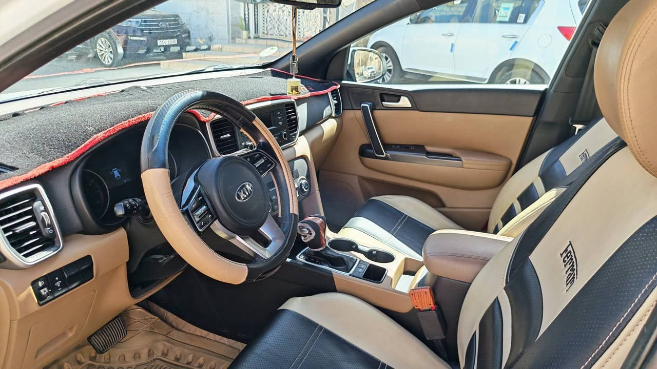 🚗 كيا سبورتاج 2021 للبيع 🚗
الموديل: 2021.
 الوارد: خليجي (كفالة عامة).عدا بارد قليل موضح بالسونار 
 المواصفات: نصف مواصفات.
 المميزات الإضافية:
بصمة تشغيل 
 كراسي كهرباء.
 تبريد قطعتين.
 تشغيل عن بعد.
 الحالة الفنية: كير ومكينة وحدادة بضمان الكفالة.
 عداد المسافة: 74,000 كم (العداد الحقيقي موضح بالصور).
 الرقم: بغداد (لوحة إنكليزي).
السعر 205$
📍 الموقع/العنوان: ميسان - العمارة.
📞 للتواصل والاستفسار (اتصال أو واتساب):
***********
