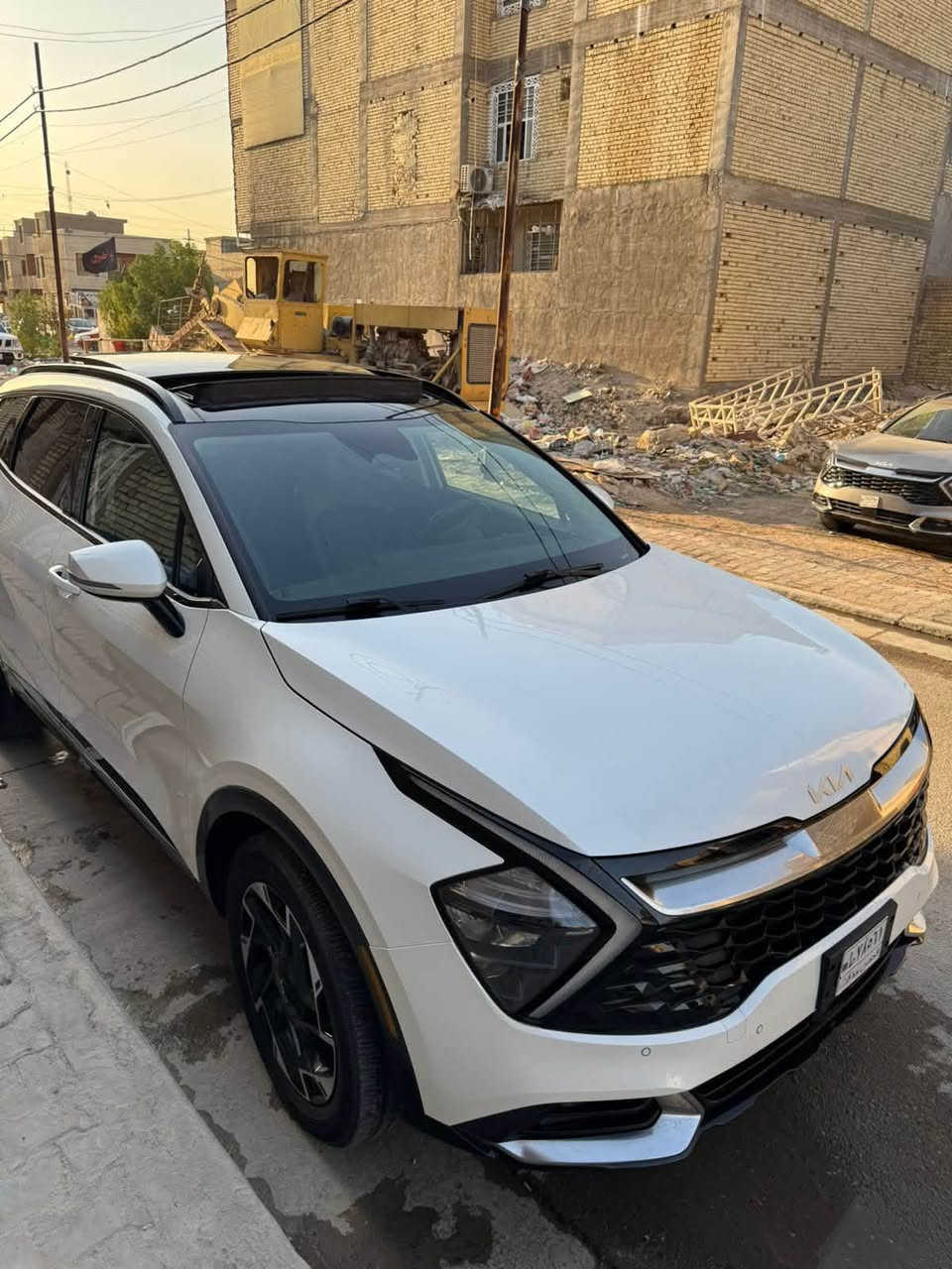 سبورتج ٢٠٢٣ للبيع 
السيارة بدون رقم نظيفة وجديده وفول مواصفات بدون دواخل وبدون ايرباك واضح حادثها بالصور
١٨٨ بيهه مجال مكان الامين الثانية
***********
