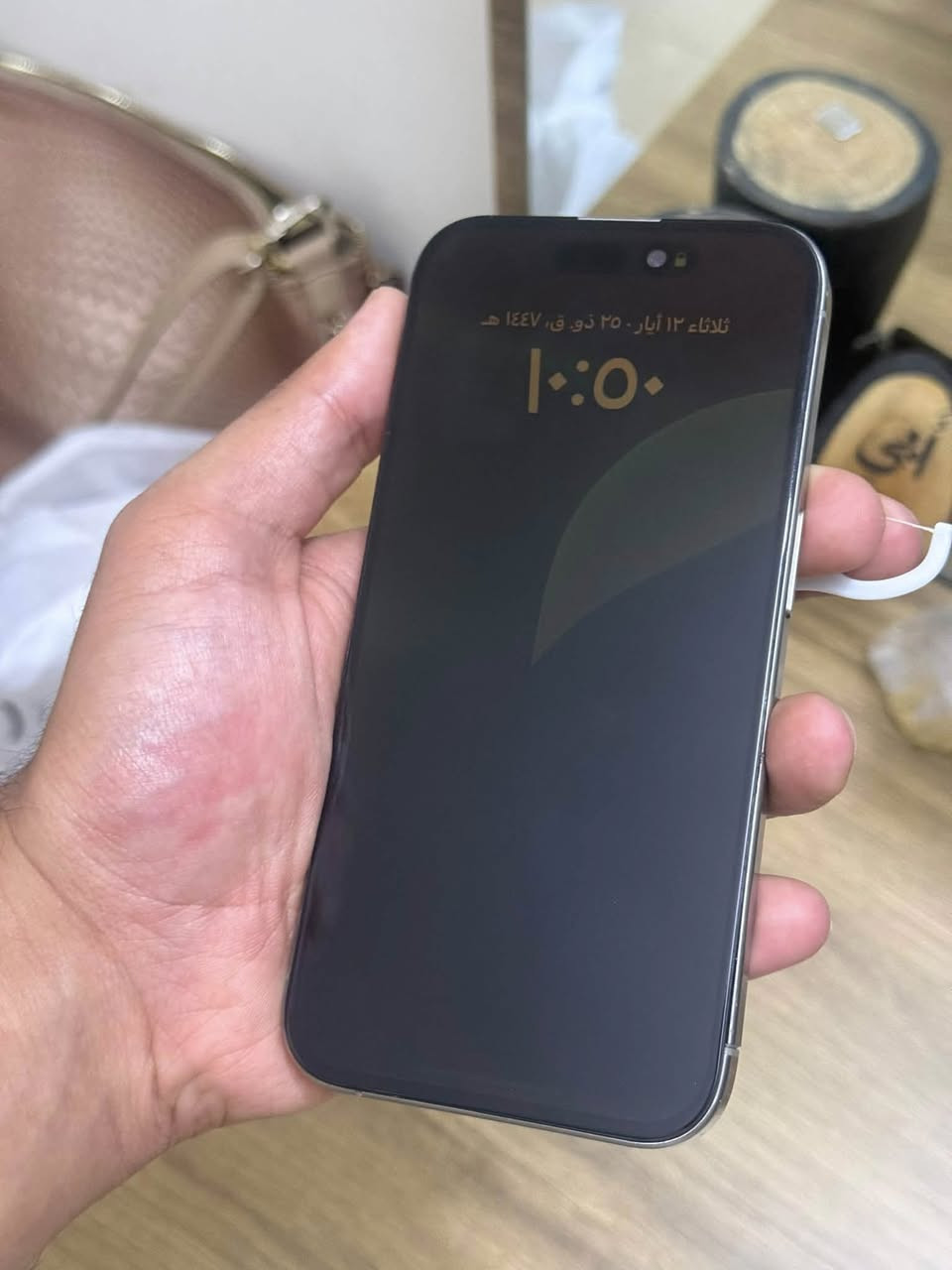 ايفون15برو فقط برو ذاكره 128 جهاز نضيف كامل مع كارتونته جايبه طك كارتون شرق اوسط فقط وكع مني وبدلت شاشه اصليه امولد 250الف جبتها بطاريه88 بيع او مراوس ب ايفون14برو ماكس للاستفسار خاص او*********** مكاني بغداد جديده
