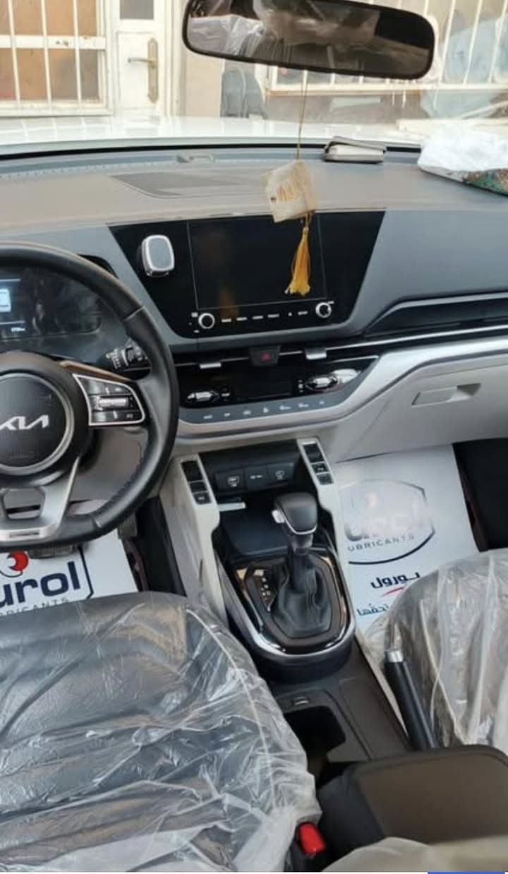 السلام عليكم عدي كيا كارنز موديل 2025واحد علئ واحد
1- كراسي سياحي vip 
2-تحكم استيرن 
3-محركها 1500 
4-كراسي كهرباء 
5- ثلاث قطع تبريد 
6-ماشيه 8000 

سعرها    195 وبي مجال بسيط 

العنوان بغداد حي اور  للتواصل    ***********
