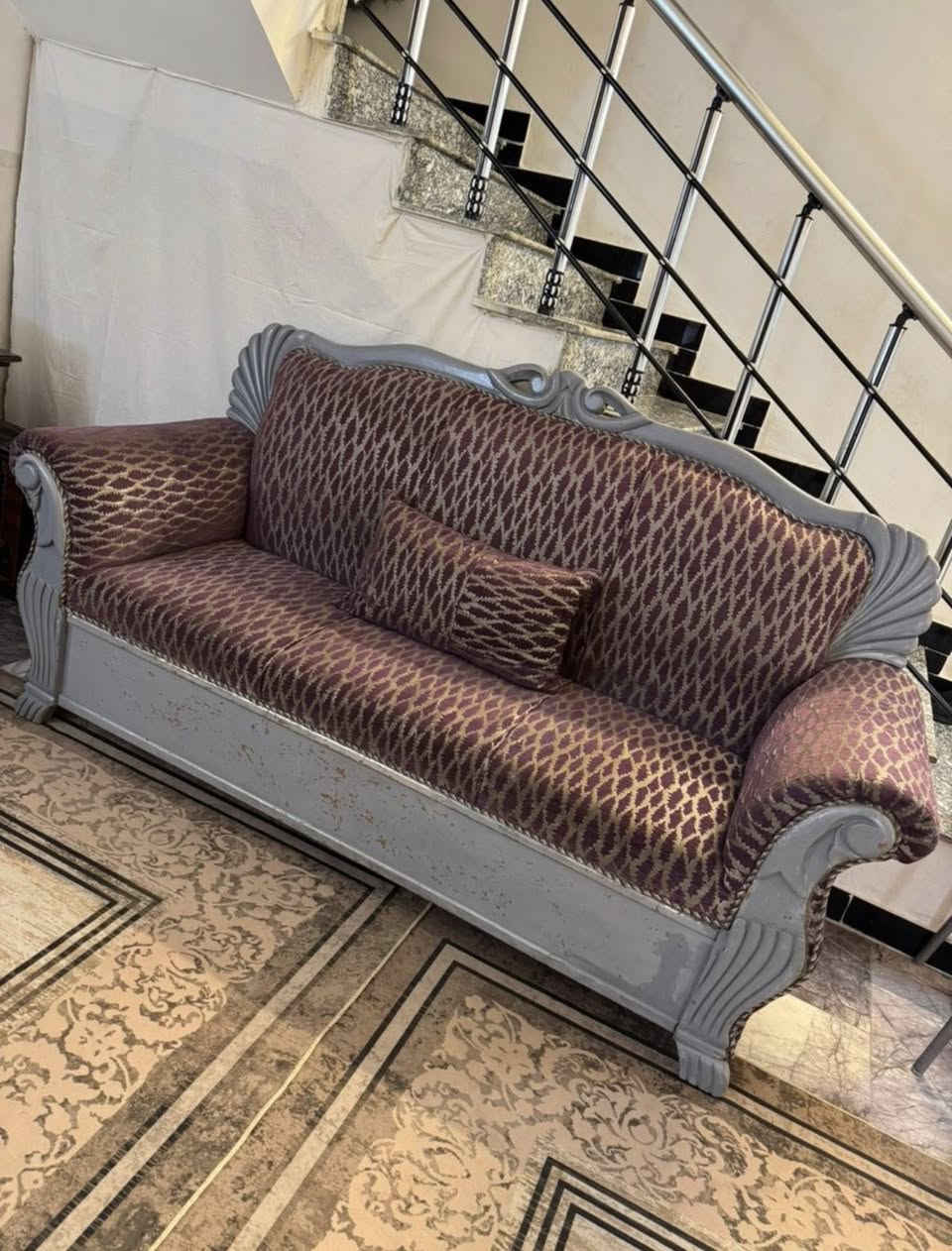 للبيع 
ميز طعام خشب 
السعر /٢٥٠ الف 

للبيع 
تخم كورنر 5 مقاعد تركي لون رصاصي فاتح 
السعر /400 الف 

للبيع 
ميز تليفزيون خشبي واسود
السعر /  ٦٠ الف  

للبيع 
تخم كورنر ٩ مقاعد لون رصاصي طوخ
السعر /٢٥٠ الف 

للبيع 
تخم ٦ مقاعد  بنفسجي اللون 
يحتاجله فقط صبغ
 خشب قوي جداً 
السعر / ٢٠٠ الف

للبيع 
سياره طفل جديده لا يوجد اي ضرر فيها 
تحتوي على ريموند تحكم وشاحنه 
وأغاني وتحكم ذاتي سياقه بعد الشحن 
ما صار شهرين من اخذتها 
سبب البيع ضيق المكان 
السعر/ ١٠٠ الف  بيها مجال 

للبيع 
طباخ أربع عيون الضرر فيه فقط مكسوره الحديده الي توصل صونده الغاز بيه يحتاجله صيانه بسيطه 
عيونه نارهم كلش قويه واصليه 
السعر / ٦٥ الف 

للبيع 
ثلاجه حجم وسط
الضرر فيها يحتاجله غاز فقط يعني حالياً 
التجميد يشتغل لكن الثلاجه الجوه تبريدها ضعيف 
السعر / ٥٠ الف 

العنوان / بغداد / العامريه 
الرقم /  ***********
