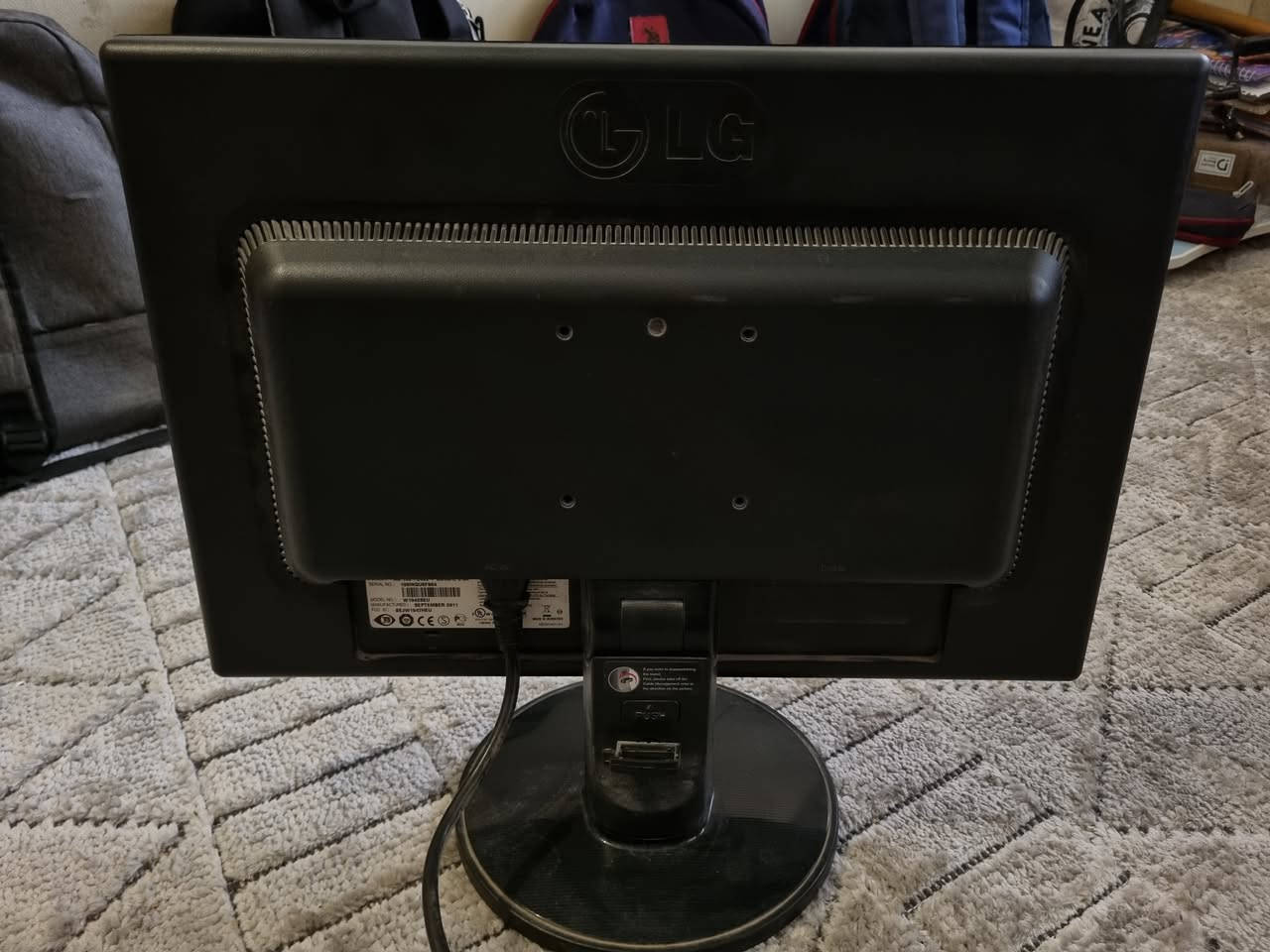 السلام عليكم
شاشة LG منفذ VGA 
السعر 80 بيها مجال 
تواصل *********** واتساب
