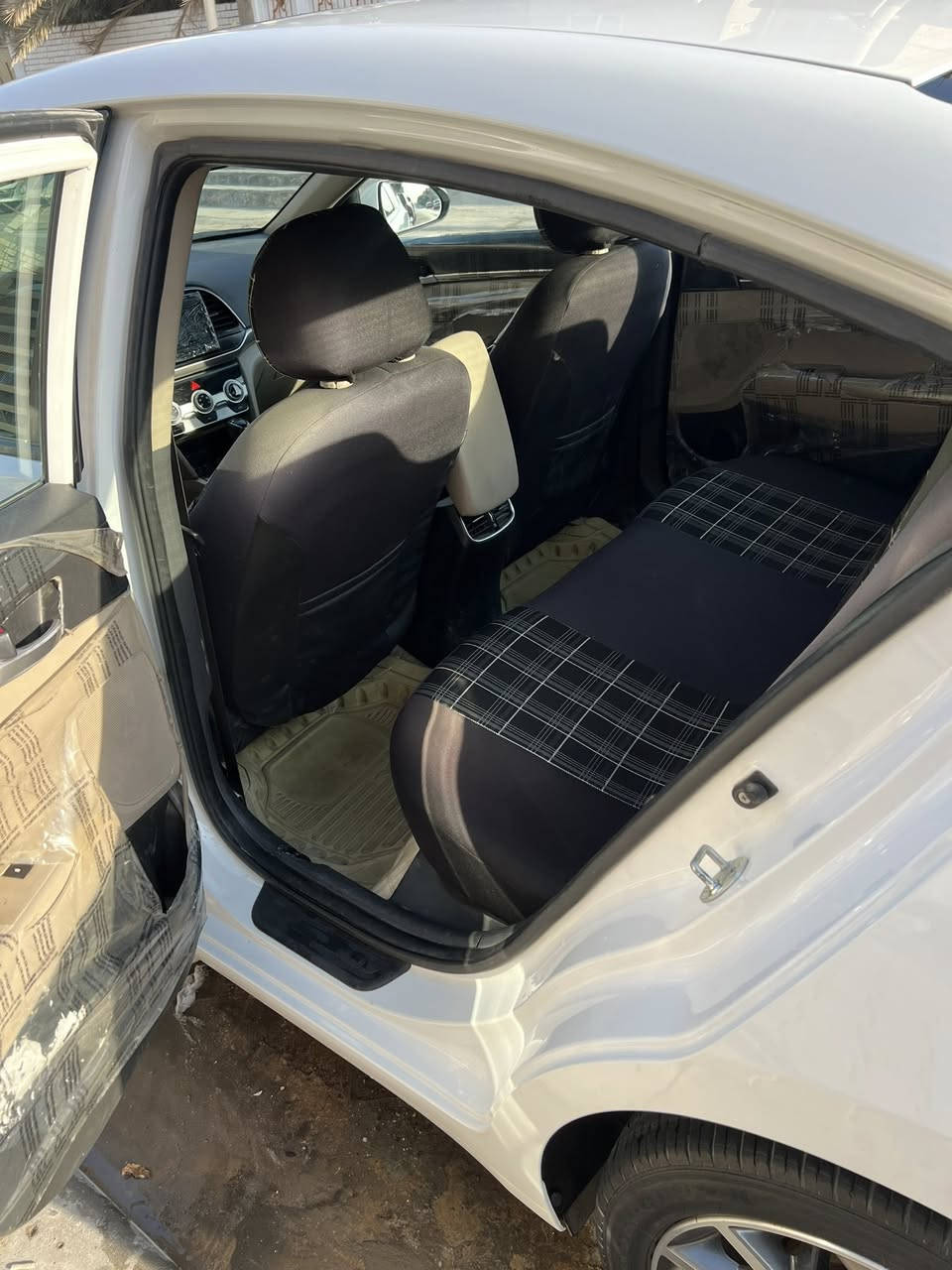 النترا 19 شكل 20 رقم بغداد باسمي مكفول ماعدى كارت بالبنيد ماشية 120 
(168$)
***********
