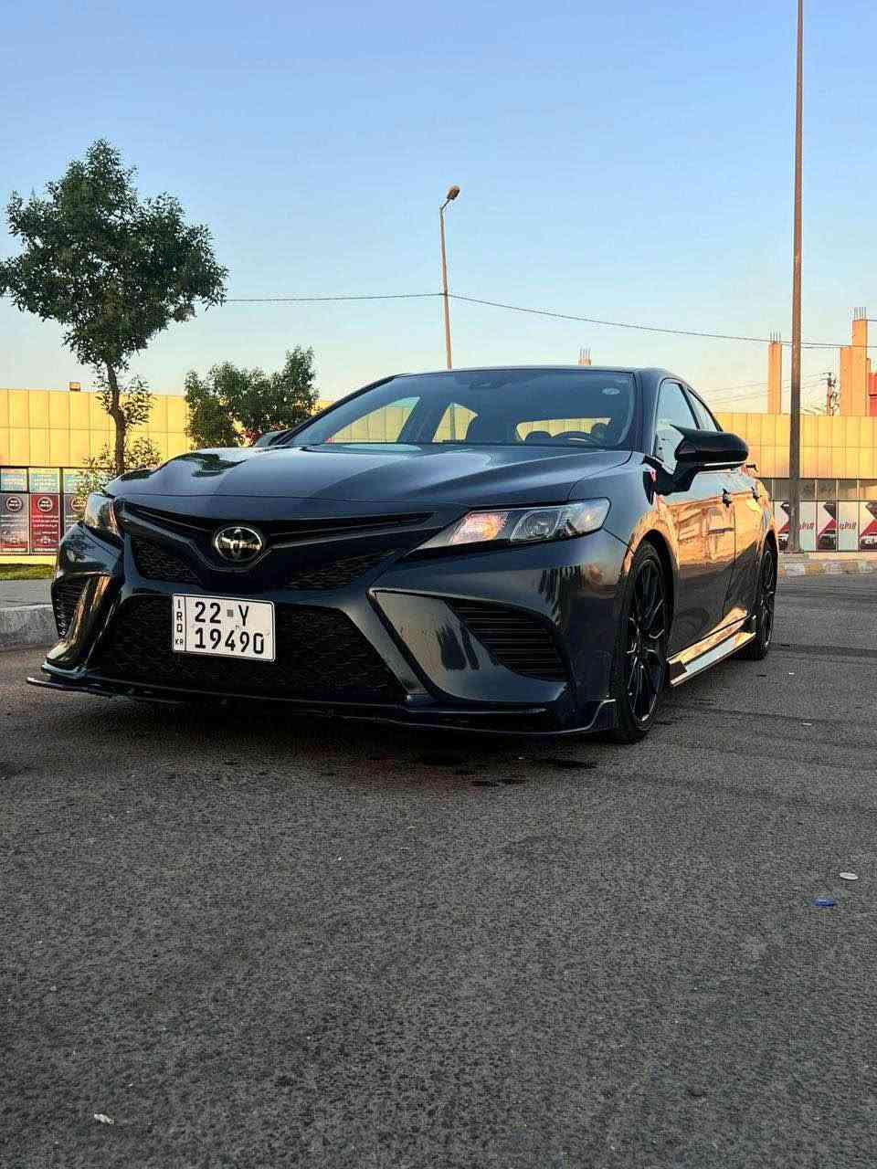 السلام عليكم قطعة حلوه و مميزة للبيع فقط
كامري فئة TRD  تو كلر رقم شمالي بأسمي موديل 2023 ماشية 33 الف حقيقي محرك  افلون 6 سلندر   3500 تنفس طبيعي صاررووخ  كير 8 نمر  حادثها قطعتين باب وجاملغ صبغ بدون دواخل بجمها كبس بلادي ماملعوب بي ابد صور الحادث مرفق بالمنشور 
السياره جديدة جداً جداً وترايهـا يخبل وزيرو بدون اي نقص 
مواصفاتهـا :
تو كلر قماره وتكم اسود لماع بالأضافة لونها الاصلي سمنتي 
بصمة
كشنات جلد تدفئة وتبريد ومختمة TRD
شاشة كبيرة 
كير مختم TRD
كزوزات رياضية مختمه TRD
رادار امامي وخلفي وجانبي
لايتات زنون بلادي
سبويلر رياضي بلادي
ويل كب رياضي حجم 19 
وباقي مواصفات الفول 
مكانها بغداد السيدية 
السعر مناسب جداً 217 وبيها مجال للشراي 
 للأستفسار *********** بغداد, العراق
