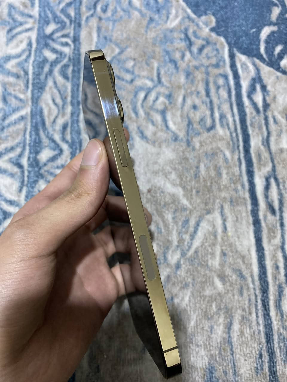 جهاز ايفون 13 برو ماكس امريكي لون ذهبي
ذاكره : 512g / والبطارية: 85 ‎%‎
الجهاز مكفول من كلشي من ناحيه الفتح فقط اكو شخوط خفيفه بالشاشه تروح بالجلي او مجرد ماتخلي لاصق شاشه راح تضيع جهاز مال جناي تاخذه وتدعيلي مو مال واحد يبيع ويشتري  
السعر: 650.000 الف وبي مجال بسيط 
المكان : كربلاء على شارع امن الداخلي 
الرقم: ***********
