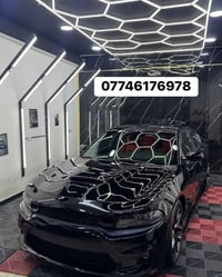 v6 (امريكي)  فول مواصفات   -فتحة سقف   -كراسي جلد كهرباء  عداد 70 الف ...