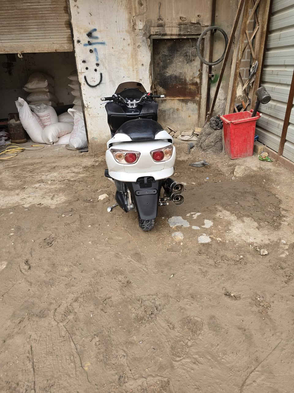 للبيع
فورزه 08 عميه
نظافه فول شلعه ومعدل محرك ما مفتوح
تاير خلفي جديد  
تاير امامي جديد
باتري جديد
فيتم جديد
لايتات زينون
كهربائيات كلها شغله 

دراجه خير من الله  
***********
