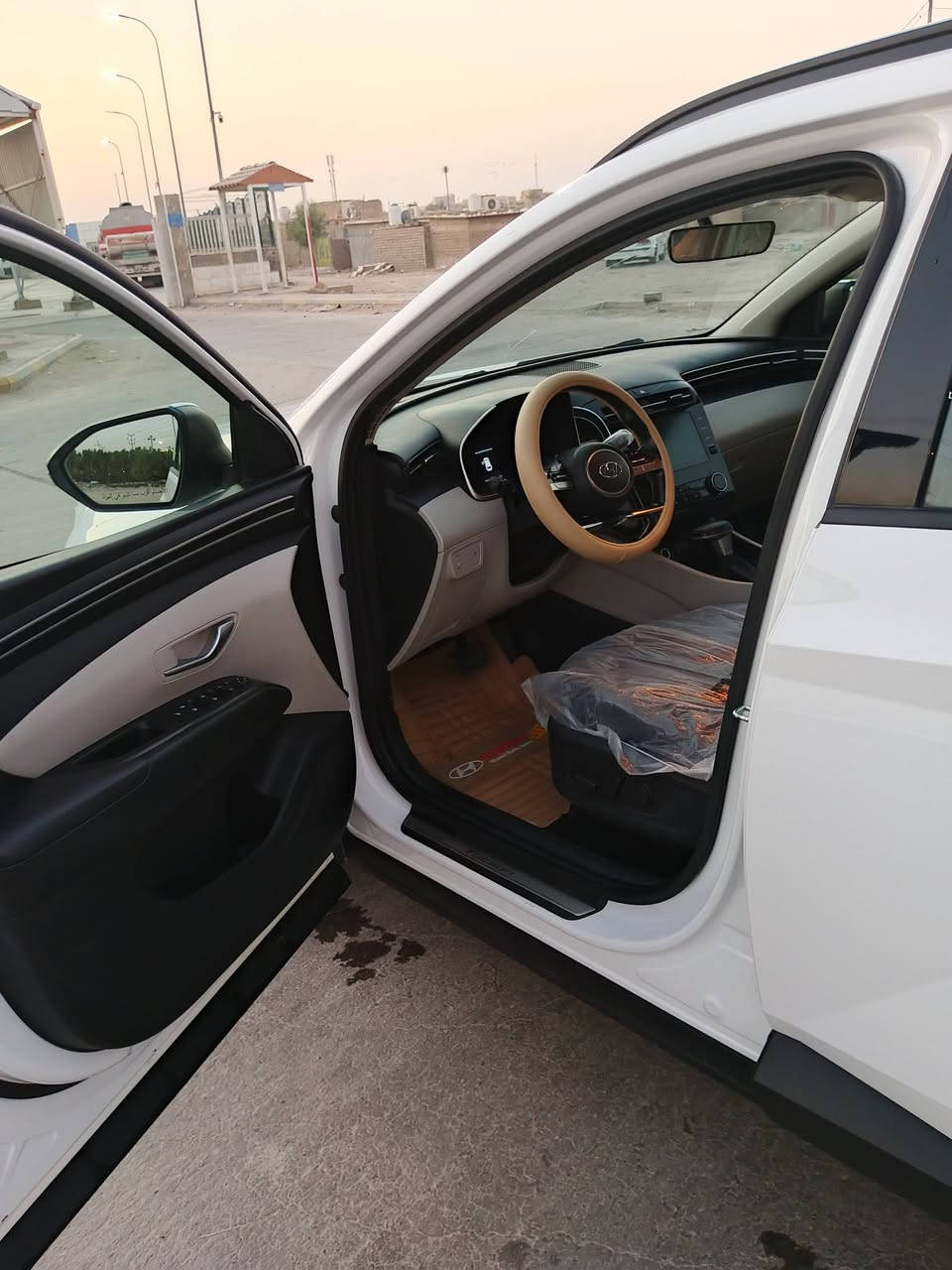 سلام عليكم توسان موديل 2023خليجي ماشيه 60 الف بيه بس حار كد شبرين بل جنطه والباقي كفاله عامه سعر 200 مكان سياره ناصريه ذي قار ***********
