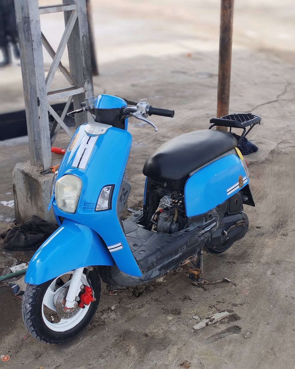 السلام عليكم ماكس بوليسي كابريته 49بلاد مامفتوحه  تعال افحص وشوف كفراته البلاد بس مصبوغه كهربئيات كله شغاله سلف هندر دبلات كله شغال مكاني بصره بهوير *********** سعر 850وبيه مجال حك الجيه
