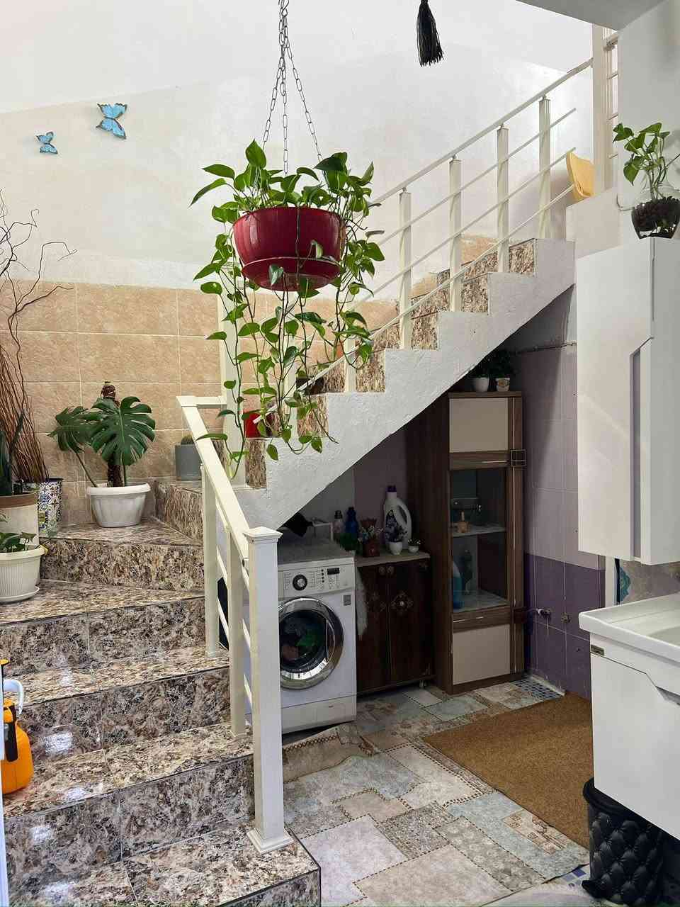 اعلان رقم 375
                  دار للبيع  ١٣٠ متر  ركن
                  دار رقم مو طابو
               فول كاشي و سقف ثانوي
               فرع عريض وموقع مميز 
- استقبال 
-  غرفة نوم 
-  مطبخ + مطبخ مساعد 
- صحيات
- درج داخلي
- بيتونه 
- غرفة نوم فوق

📍عنوان الدار 🏡
كركوك - حي الحرية قريب من سايدين حسابات  وجامع التقوى فرع مول سمين

☎️ للإستفسار يرجى الاتصال 
بالأرقام الموبايلات الواردة أدناه
📲   ***********
📲.  *********** 
📍او زوروا مكتبنا مكتب حاجي يادكار للعقار 
في حي القادسية الأولى مقابل محطة الكهرباء
