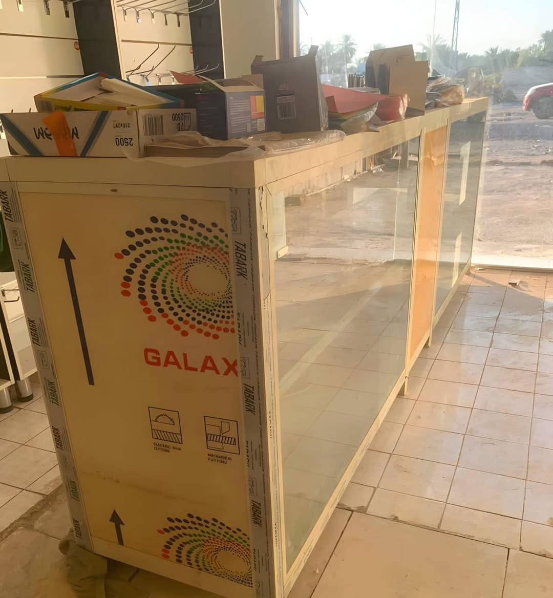 السلام عليكم، معروض للبيع مجموعة رفوف وديكورات محل متكاملة وبحالة جيدة جداً، تصلح لمحلات الموبايلات، الإكسسوارات، أو القرطاسية.

📌 المكان: سوق دوهان
 💰 السعر: 800 ألف (وبيها مجال بسيط للشراي المباشر)
 📞 للتواصل والاتصال: ***********

