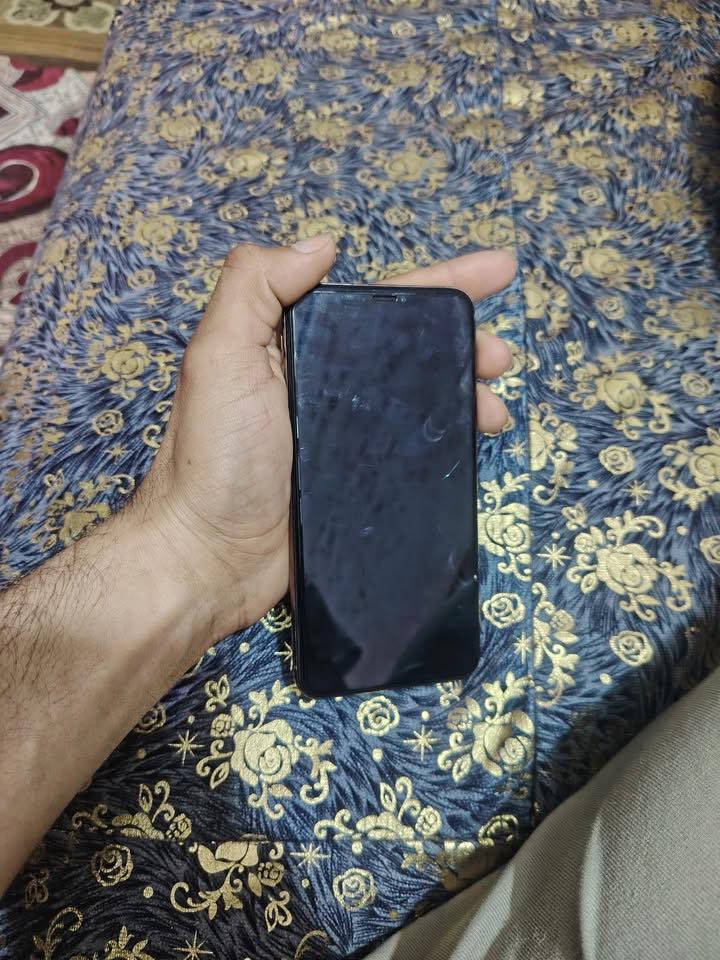 السلام عليكم جهاز اكس ماكس جهاز نضيف وتر مامفتوح ابد ذاكره ٢٥٦ بطاريه ٨٢ جهاز يخبل بي فقط هاي الضربه بالضهر فوك الكامره مامبينه ابد السعر ٢٥٠ المكان بغداد ابو غريب (***********) هذا رقمي وبي وتساب
