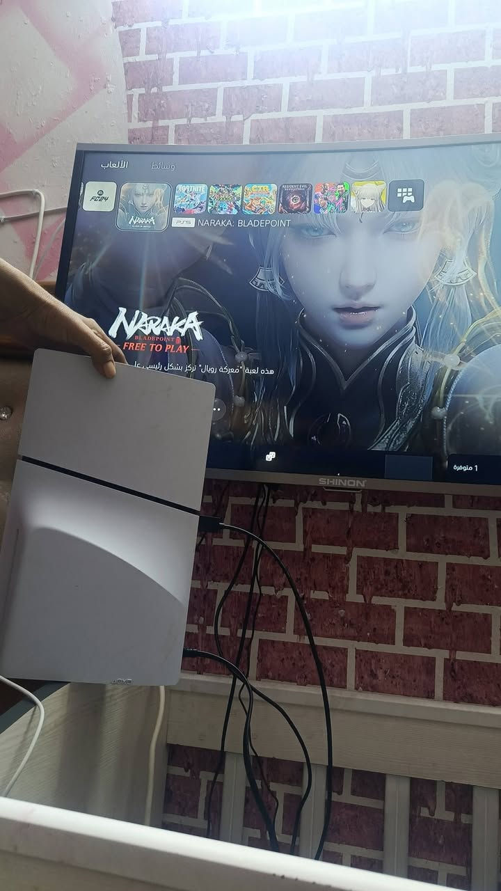 جهاز ps5 استعمال أخو الجديد بس شهر واحد أو حتى أقل اخذته من شركة الساعة إلي بل كرادة الجهاز ما داخل تصليح ما مستعمله هواي سبب البيع ما عندي اضل يوميه اشتريله أقراص يجي ويه الجهاز ملحقاته مثل اليده الاصليه مالته والكيبل مال HD ويجي وياه قرص مال 4 God of war مال ps4 بس يشتغل على ال ps5 و قرص مال سباق كراش وهم مال ps4 يشتغل على ال ps5 وقرص مال فيفا 24 مال ps5 والجهاز ذاكرته 1TB والسعر بي مجال بسيط للشراي للتواصل ***********
