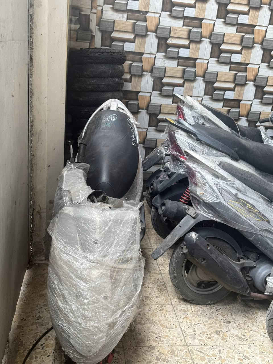 سلام عليكم ورحمة الله وبركاته
اخواني العزاز حياكم الله 
جميع دراجات (رمبه ) ركز وياي (رمبه) مال حاويه

متوفر ماكسات عدله 
متوفر بوليسي
متوفر جبلي
متوفر جي تي ار
متوفر سكنس

مكاني بصره وماعندي توصيل 

رقم الهاتف ***********
