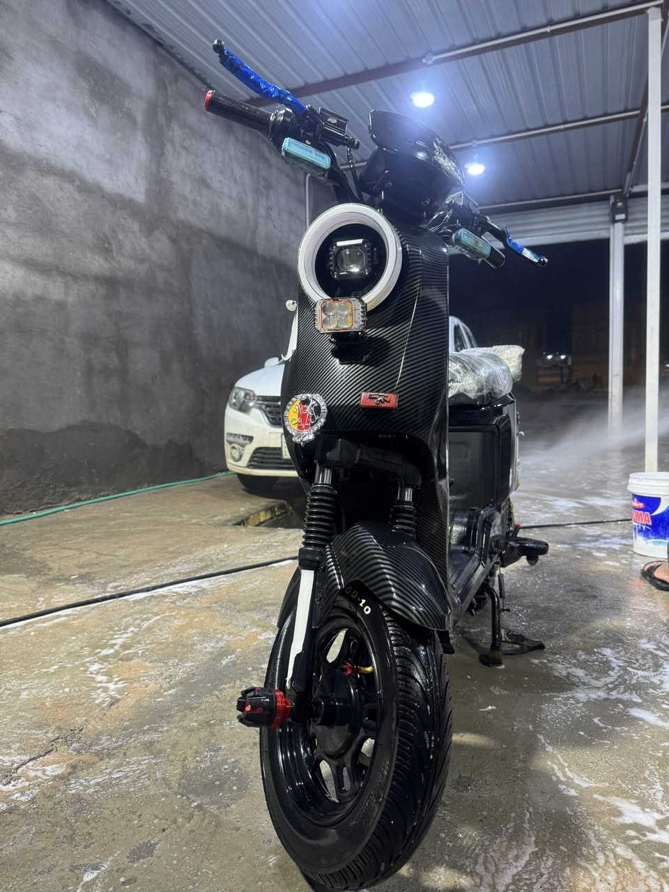 سلام عليكم دراجه R9 بطاريات 6 كونشيك 33 انبير دراجه مكفوه من برغي
السعره 650 وبيه مجال للشراي 
التواصل ***********
العنوان البصره الزبير 7 نيسان مقابل مجمع الزهور
