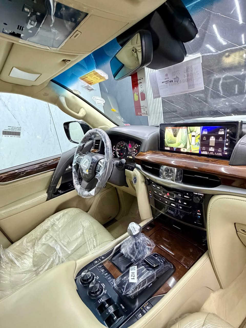 لكزس سبورت 2016  LX 570   برمي
‎مكفولة كفالة عامة من الدعامية إلى الدعامية  
‎بدون صبغ، بدون حوادث، بدون رصعات، بدون حتى خدوش  
‎الدعاميات بدون صبغ، رمل أبيض، لحية بدون صبغ، بقية السيارة بشرط  

‎داخل بيجي بسمطين + + سماعة بيادي موجودة  
Mالمسافة المقطوعة:79,000 كلم 

                                                                   سعر 588$ 
‎***********ره قم صاحب 

‎فول مواصفات:  
‎- بصمة  
‎- نظام منع الانزلاق  
‎- ورقة البيانات  
‎- كراسي جلد تعمل بالتدفئة والتبريد  
‎- نظام التحكم بالاحتلال  
‎- رأس ديفيد  
‎- 5 كاميرات  
‎- ثلاجة  
‎- زينون  
‎- جلد جاف  
‎- تدفئة وتبريد  
‎- خزينة  
‎- هواء مزدوج  
‎- نظام Eco Sport  
‎- حساسات خلفية  
‎- مرايا كهربائية  
‎- فتحة سقف  
‎- باب خلفي كهربائي  
‎- رادار أمامي  

‎المحرك والقير بحالة ممتازة ولم يتم فتحهما  
‎السيارة نظيفة جدًا، كل شيء يعمل بشكل صحيح  
‎السيارة مؤمنة حتى عام 2029  
‎السيارة باسم المعلن، مع إمكانية التحويل والترخيص  
‎السيارة خالية من الديون، التمويل كامل من جميع النواحي  

‎نظافة السيارة 100%، تم عمل صيانة دورية بانتظام، بدون أي نقص  
‎السيارة ملك للبيت، لا يوجد بها أي نقص، وتحتوي على 4 إطارات جديدة  

‎البيع نقدًا أو تحويل بنكي، مع إمكانية عمل وكالة  
‎السيارة موجودة في السليمانية  
‎رقم صاحب *********** السليمانية, العراق
