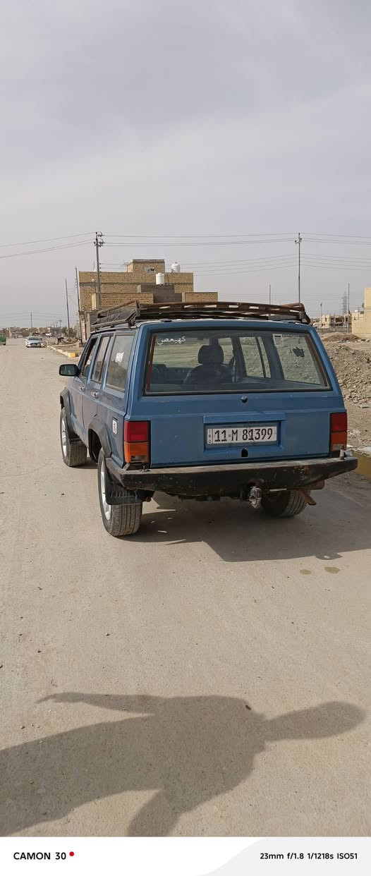 السلام عليكم جيب شيروكي موديل 1989
مكينهة ثنين ونص فيفيتي وكير واكسن مكفول 
رقم بغداد إنكليزي السنوية ل29تحويل ثاني يوم 
السعر 50 وبيها مجال مكاني ناصرية حي الفداء ***********
