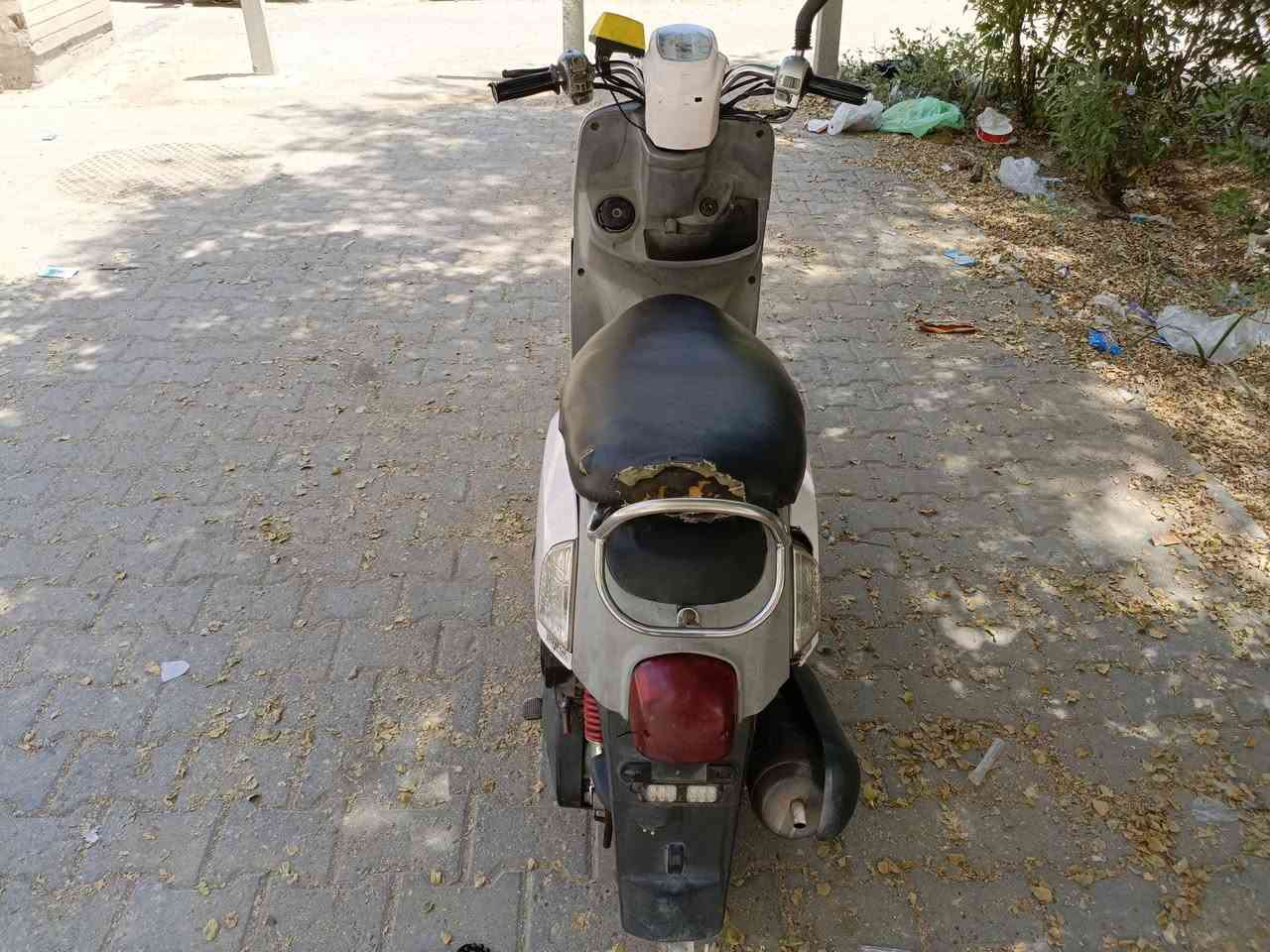 السلام عليكم ماكس بوليسي نوزل دراجه بلاديه محرك بلاد كفرات بلاد مختم تايرات جدد وباتري جديد قبل سبوع مشتريهن فيت بمب جديد كهربائيات كلهه شغاله لايت زنون اشاير نكره سلف بكل وقت كلجات رياظي شلعه معدل خير من الله محرك لاتبخير ولانظوح ناعم كلش لون مميز حلو السعر 600 وبيهه مجال  مكاني شارع حيفا ***********
