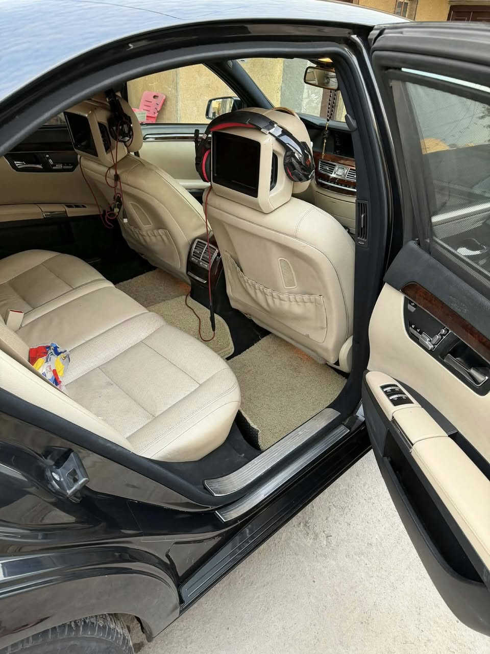 سلام عليكم
للبيع مارسيدس 

سياره جديده بمعنه كلمه 

محرك8سلندر  توين تيربو 

S500

مديل 2011

السياره كفاله  عامه فقط دعاميه صبغ 

كير مكينه كفاله 

السعر 260بي مجال للشرايه 

***********
