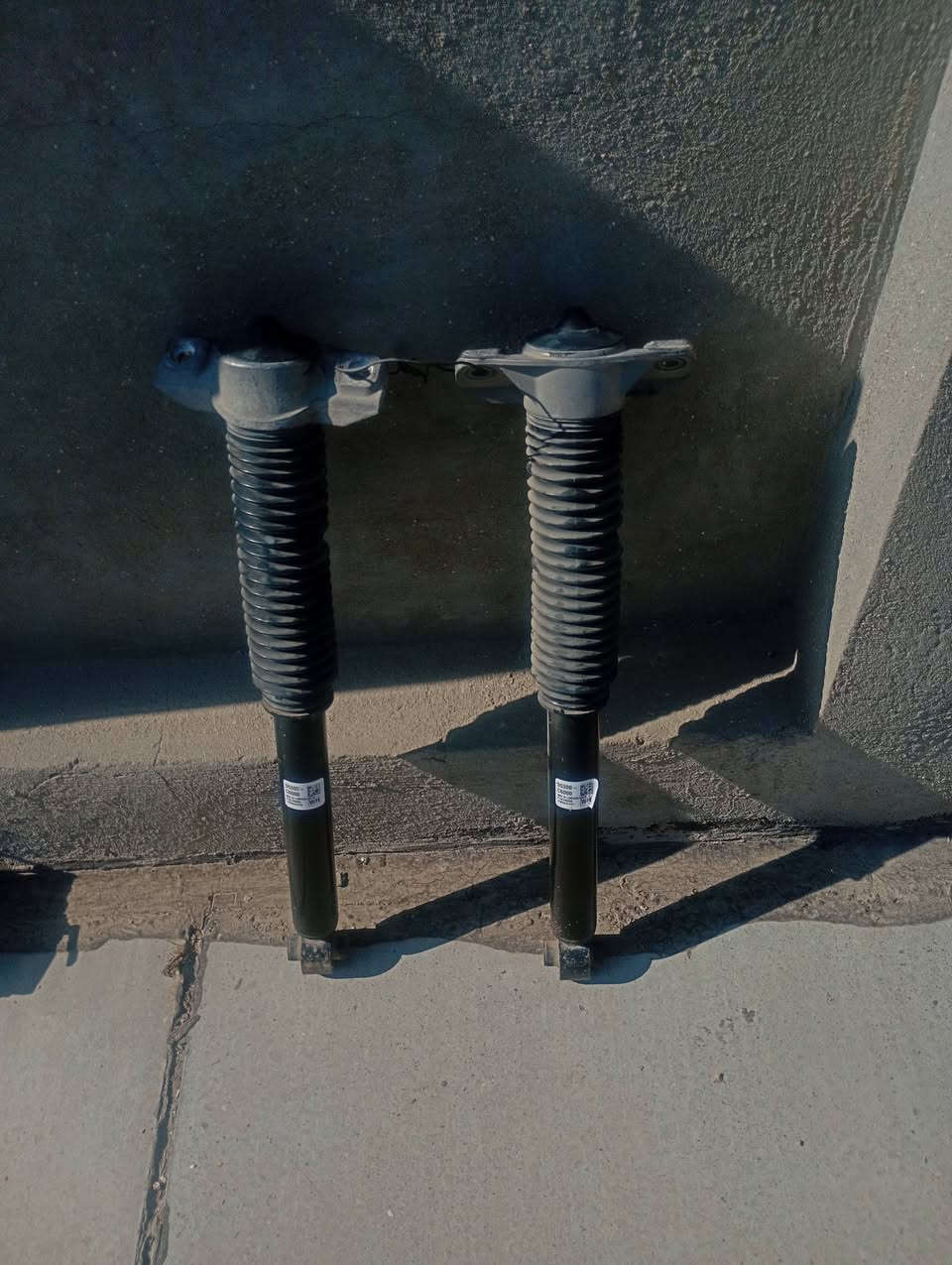 سلام عليكم غراض حاويه 
دبلات 50 
داينمو 50 
روس رواط 25
برده 50  
***********
