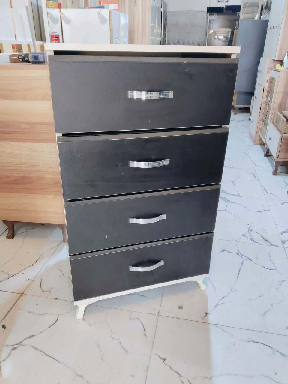 غرفه للبيع السعر 425 مع الشد والنقل داخل بغداد مجاني 
للحجز خاص مندوبة اثاث شعدكم اثاث للبيع دزولي خاص


**إذا كنت صاحب هذا الإعلان وتريد حذفه لأي سبب، رجاءا أرسل رسالة إلى الدعم الفني**