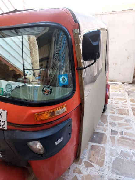 تكتك موديل ١٧ شهر ١٢ رقم بغداد انكليزي بلاديه مابيهه صبغ ولا ضربه محرك نضيف كهربائيات ودشبول كله يشتغل ع البلاد تايرات ٣ جدد مسجل جديد دوشمه جديده السعر ٤٠٠٠٠٠٠ بيهه مجال قليل العنوان بعقوبه تحرير ***********
